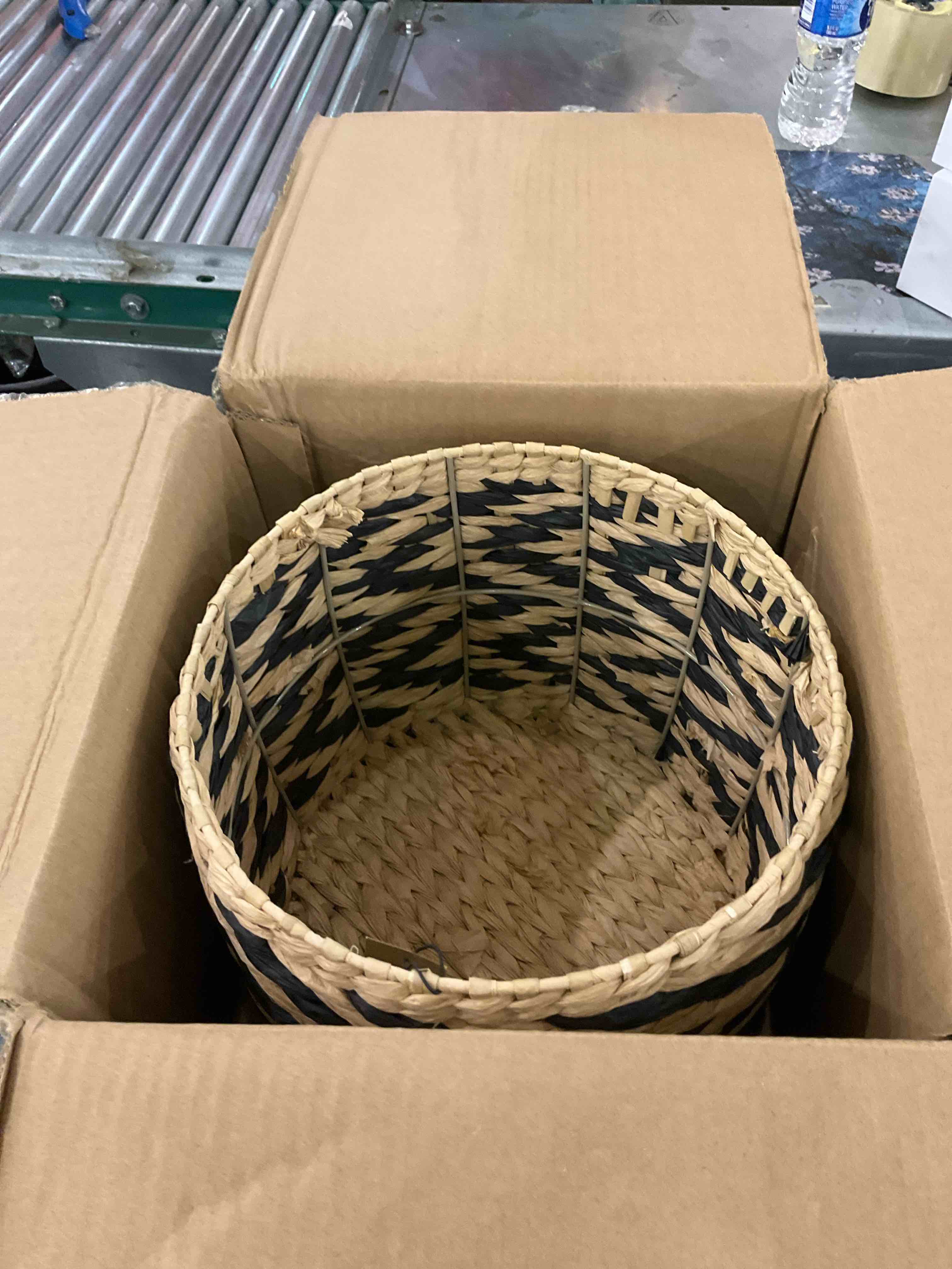 https://s3.amazonaws.com/lotting-images-prod/BargainHunt/EXS01552024_1715091060860.jpeg