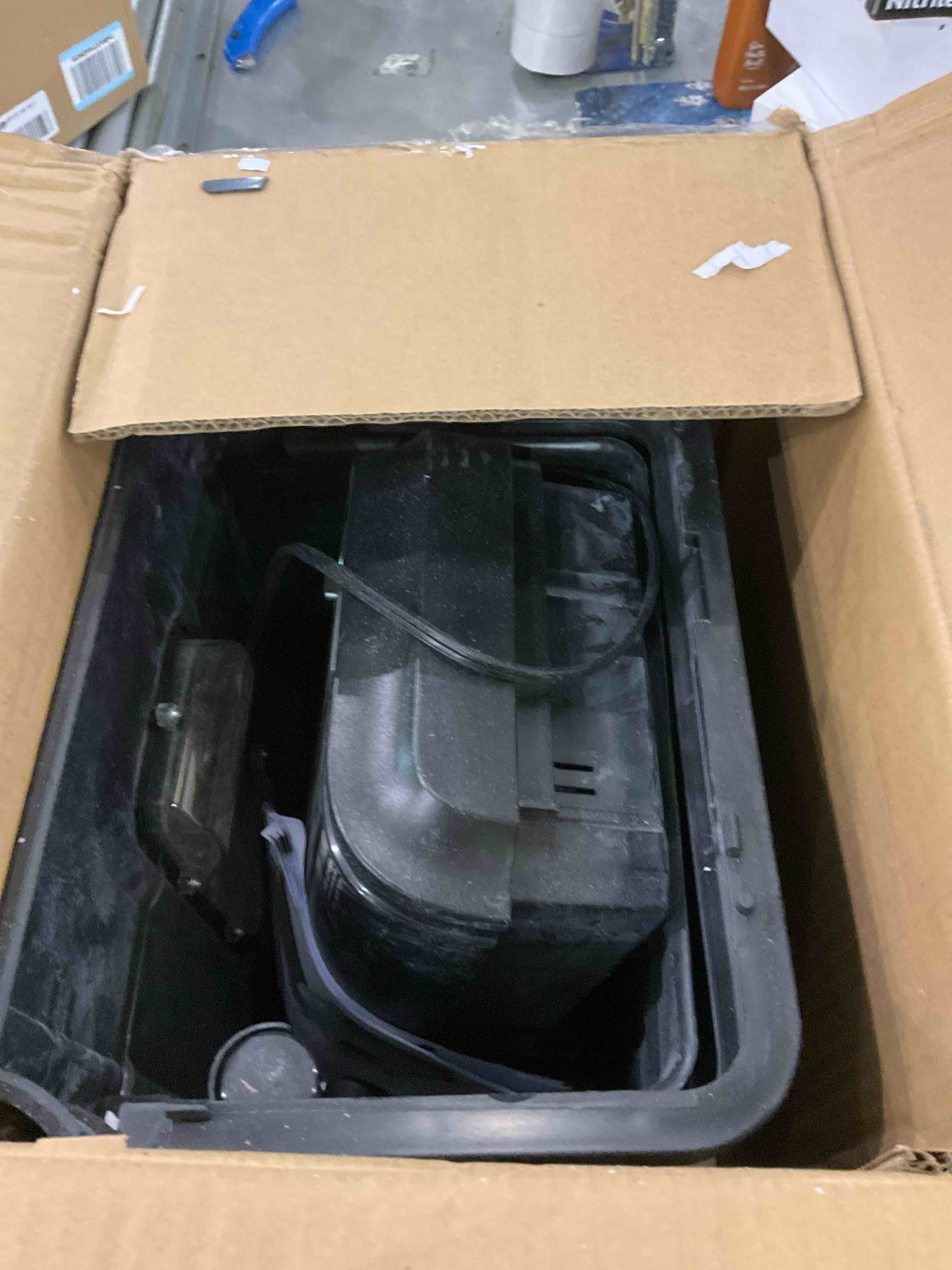 https://s3.amazonaws.com/lotting-images-prod/BargainHunt/EXS01552152_1715180521042.jpeg