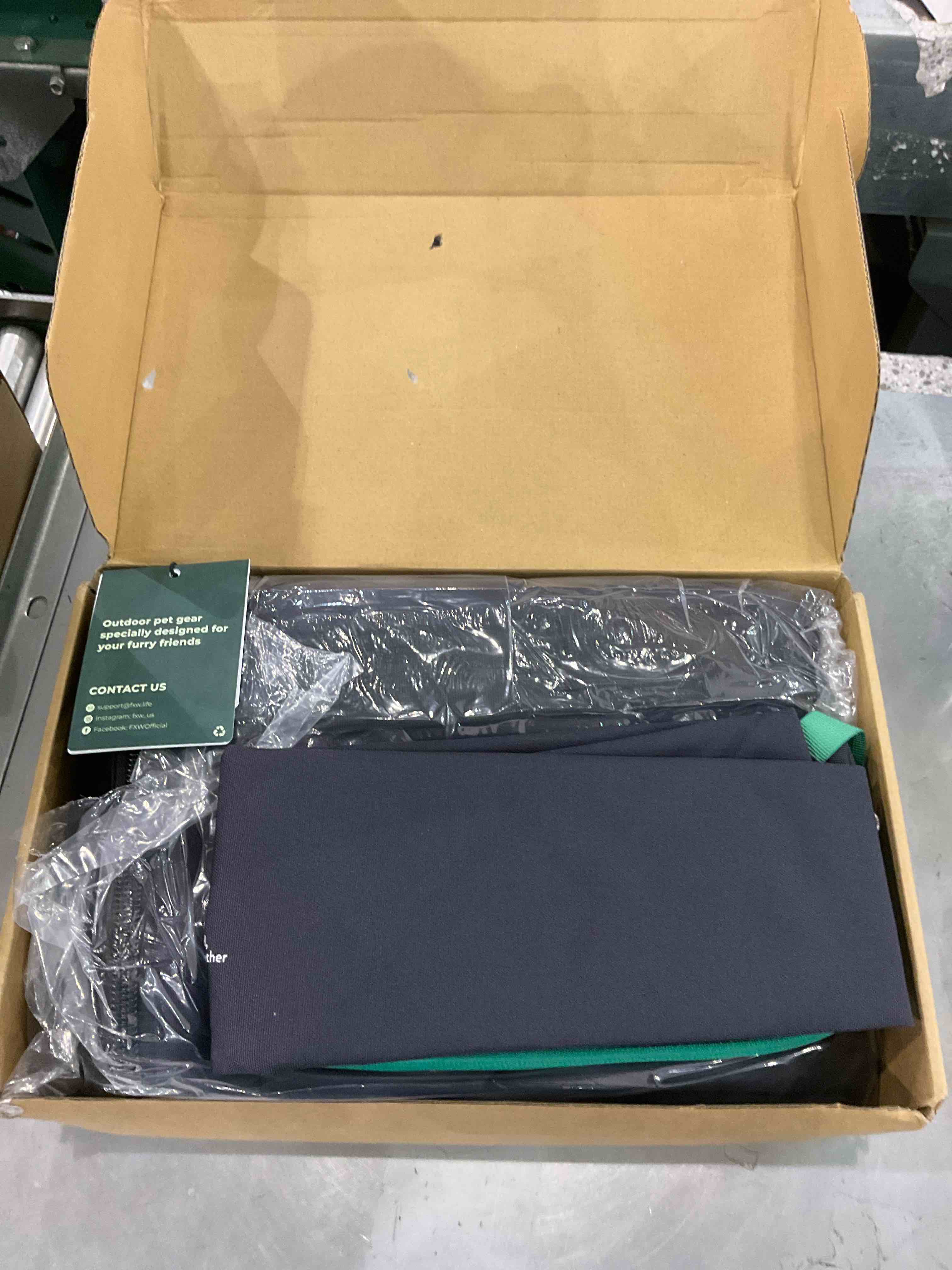 https://s3.amazonaws.com/lotting-images-prod/BargainHunt/EXS01552287_1715255813055.jpeg