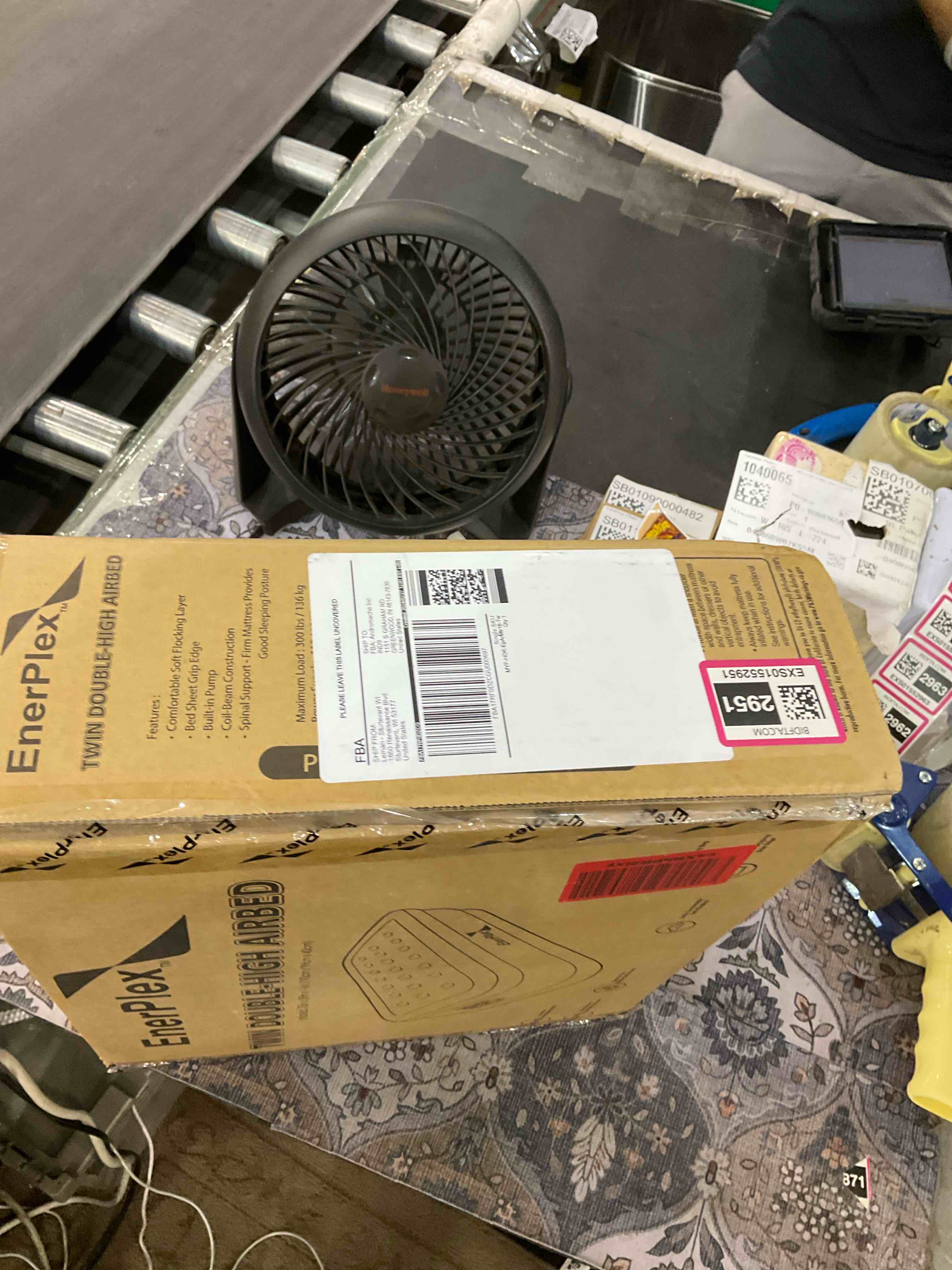 https://s3.amazonaws.com/lotting-images-prod/BargainHunt/EXS01552951_1716549597095.jpeg