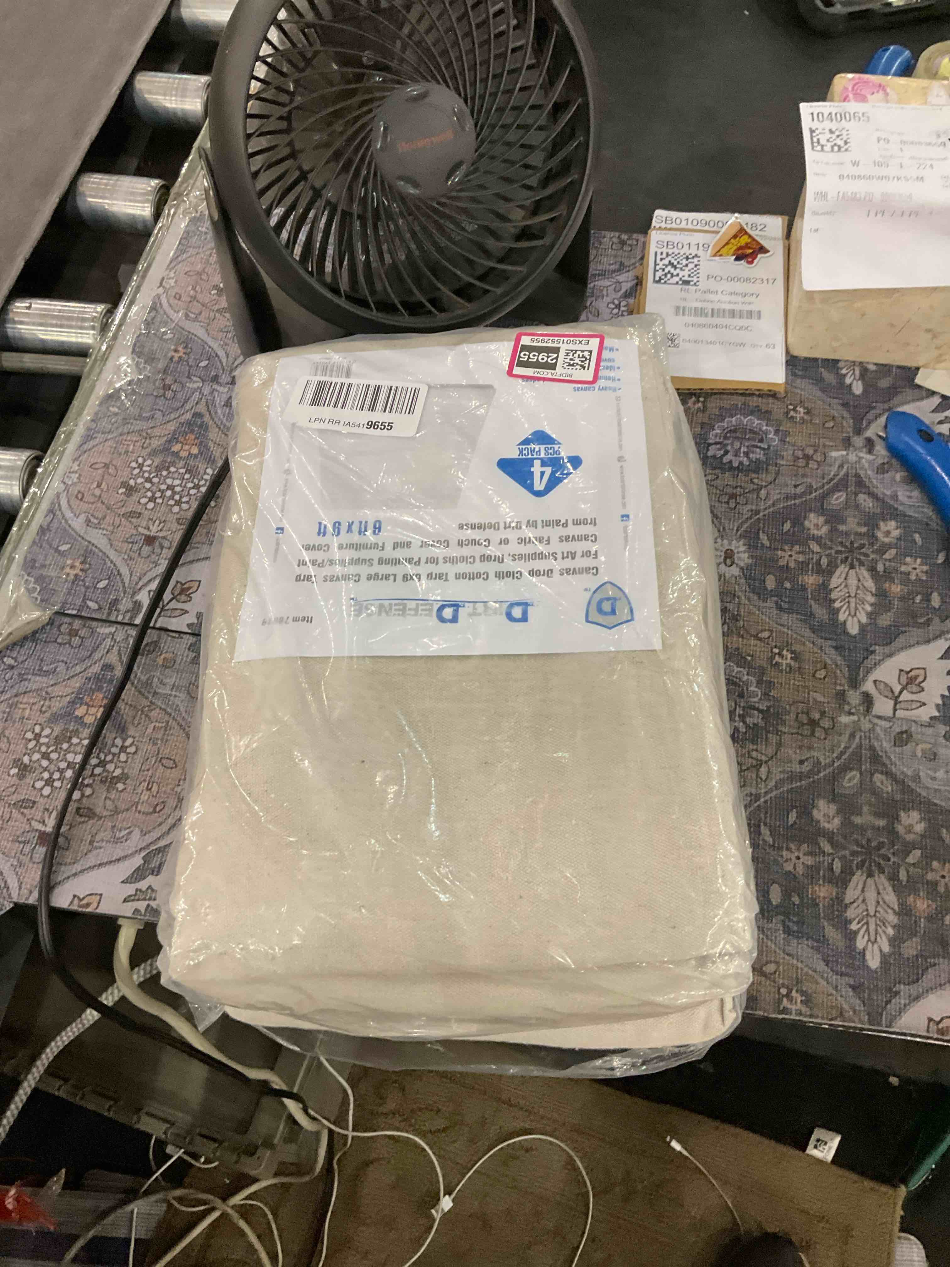https://s3.amazonaws.com/lotting-images-prod/BargainHunt/EXS01552955_1716550032562.jpeg