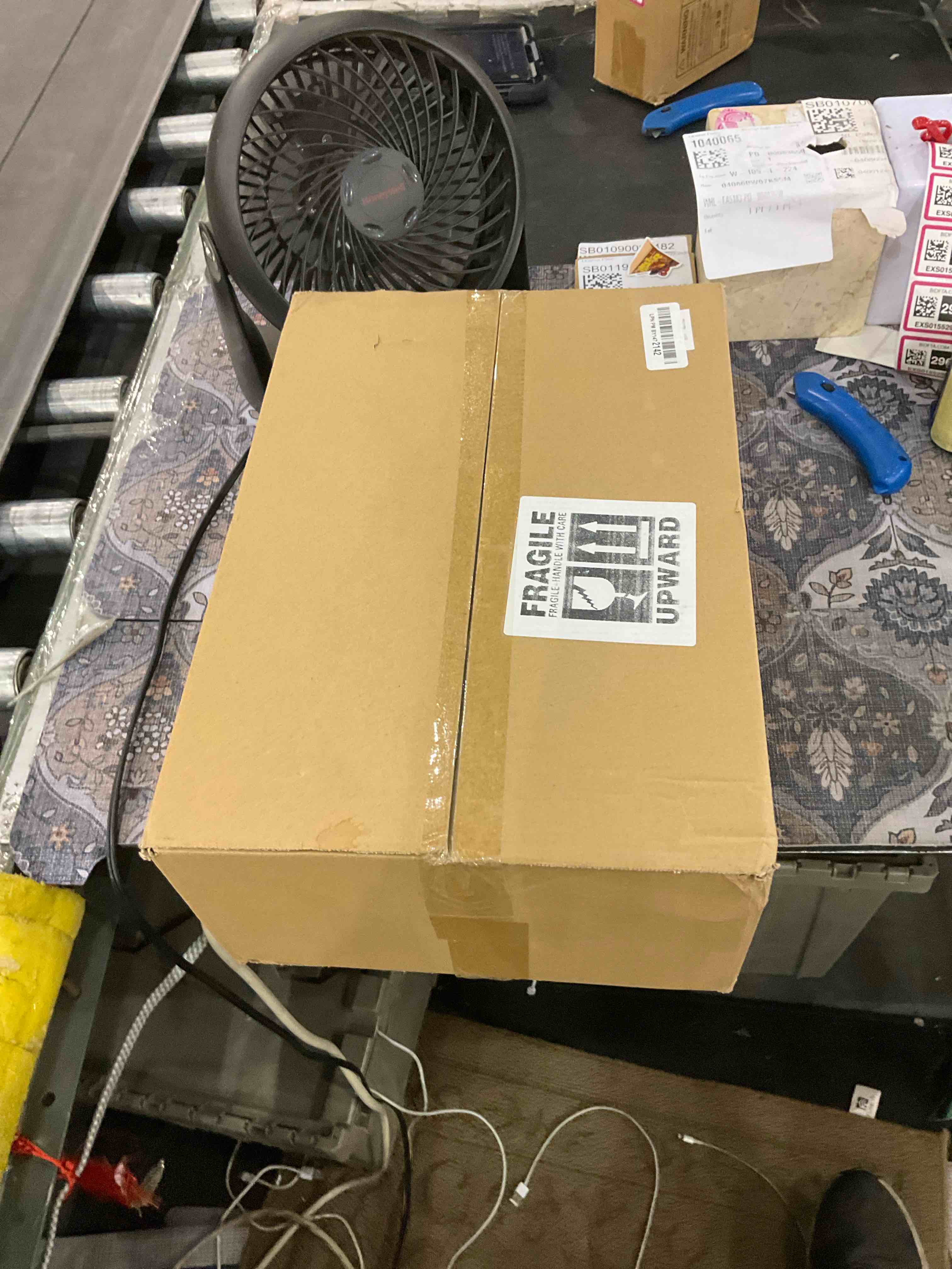 https://s3.amazonaws.com/lotting-images-prod/BargainHunt/EXS01552957_1716550109364.jpeg