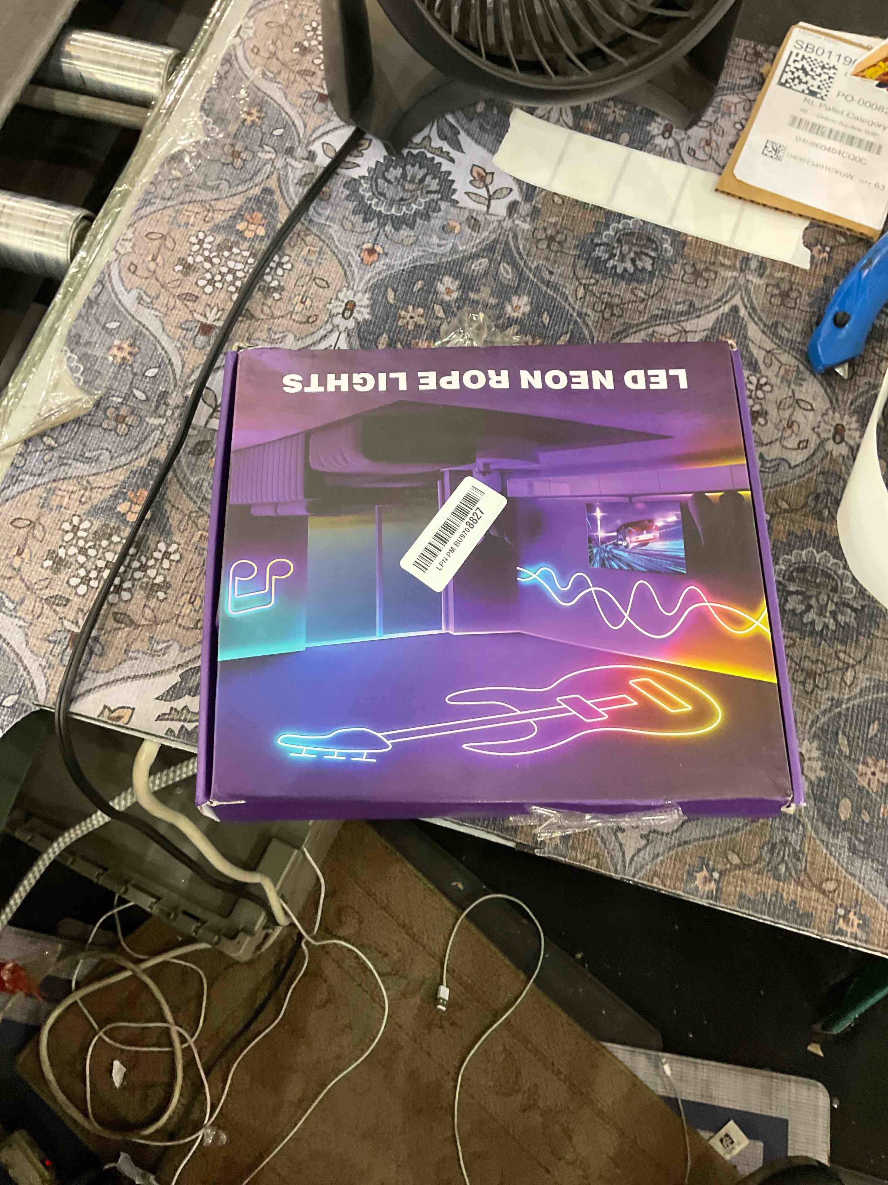 https://s3.amazonaws.com/lotting-images-prod/BargainHunt/EXS01552987_1716551892436.jpeg