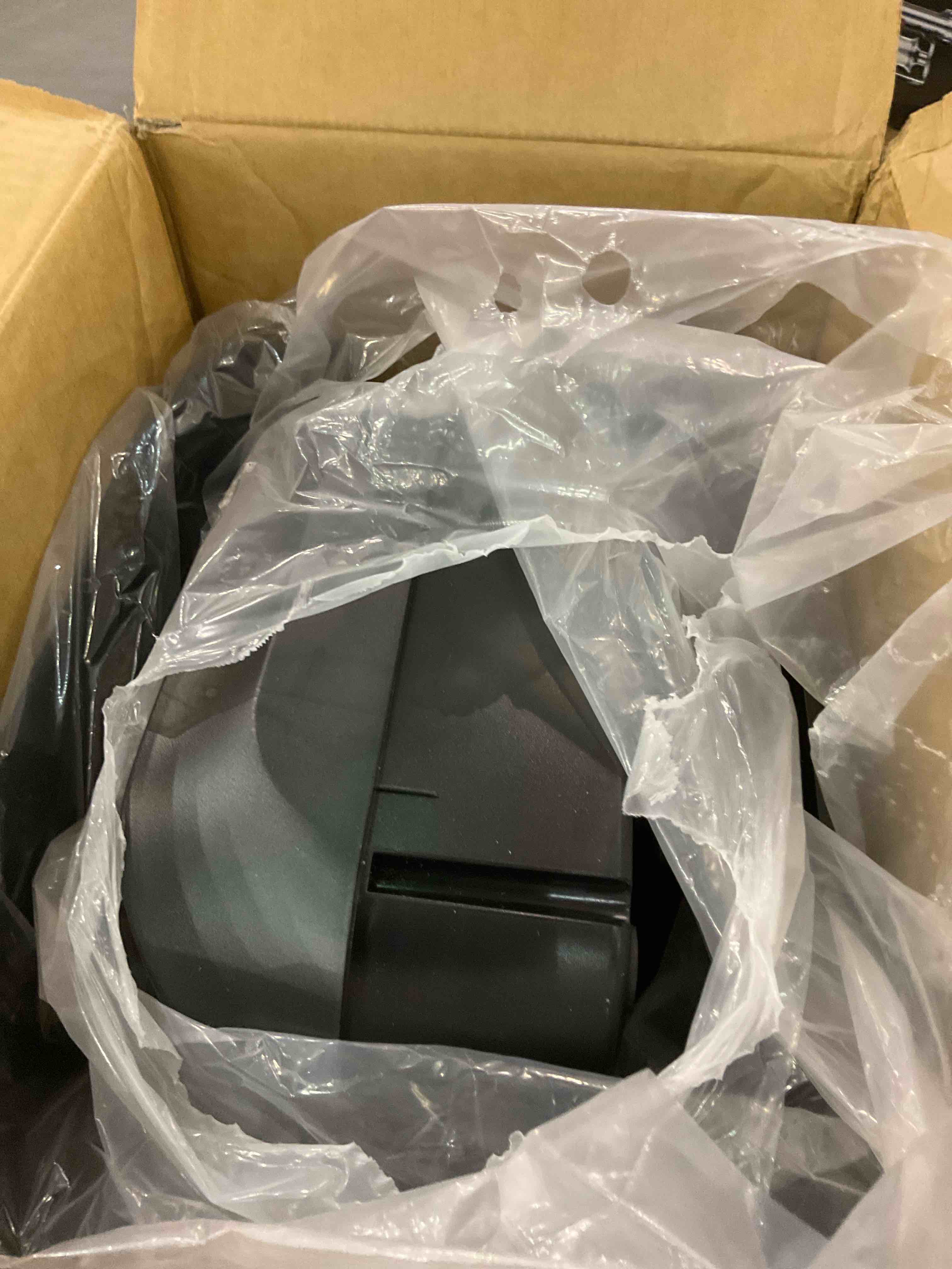 https://s3.amazonaws.com/lotting-images-prod/BargainHunt/EXS01553177_1714652028683.jpeg