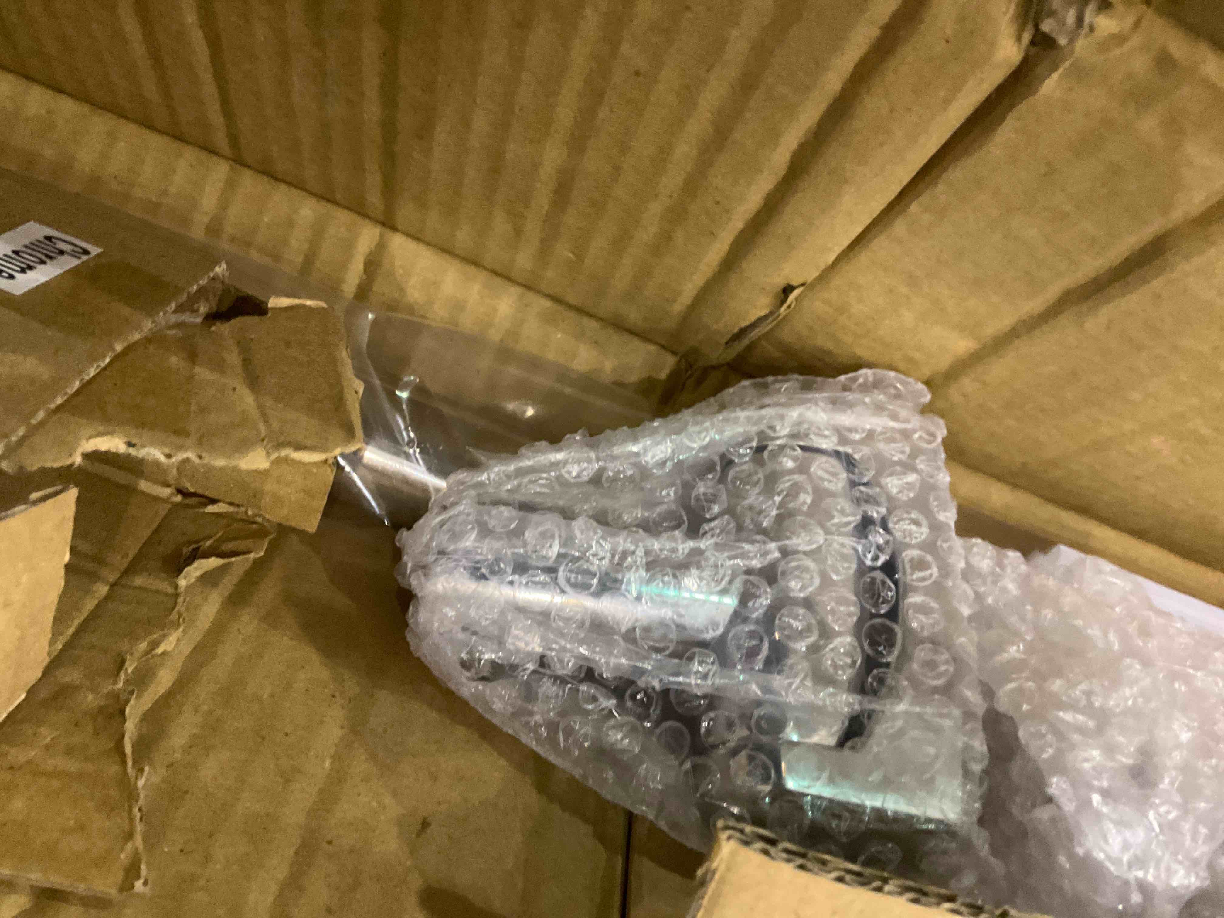 https://s3.amazonaws.com/lotting-images-prod/BargainHunt/EXS01553182_1714652562816.jpeg