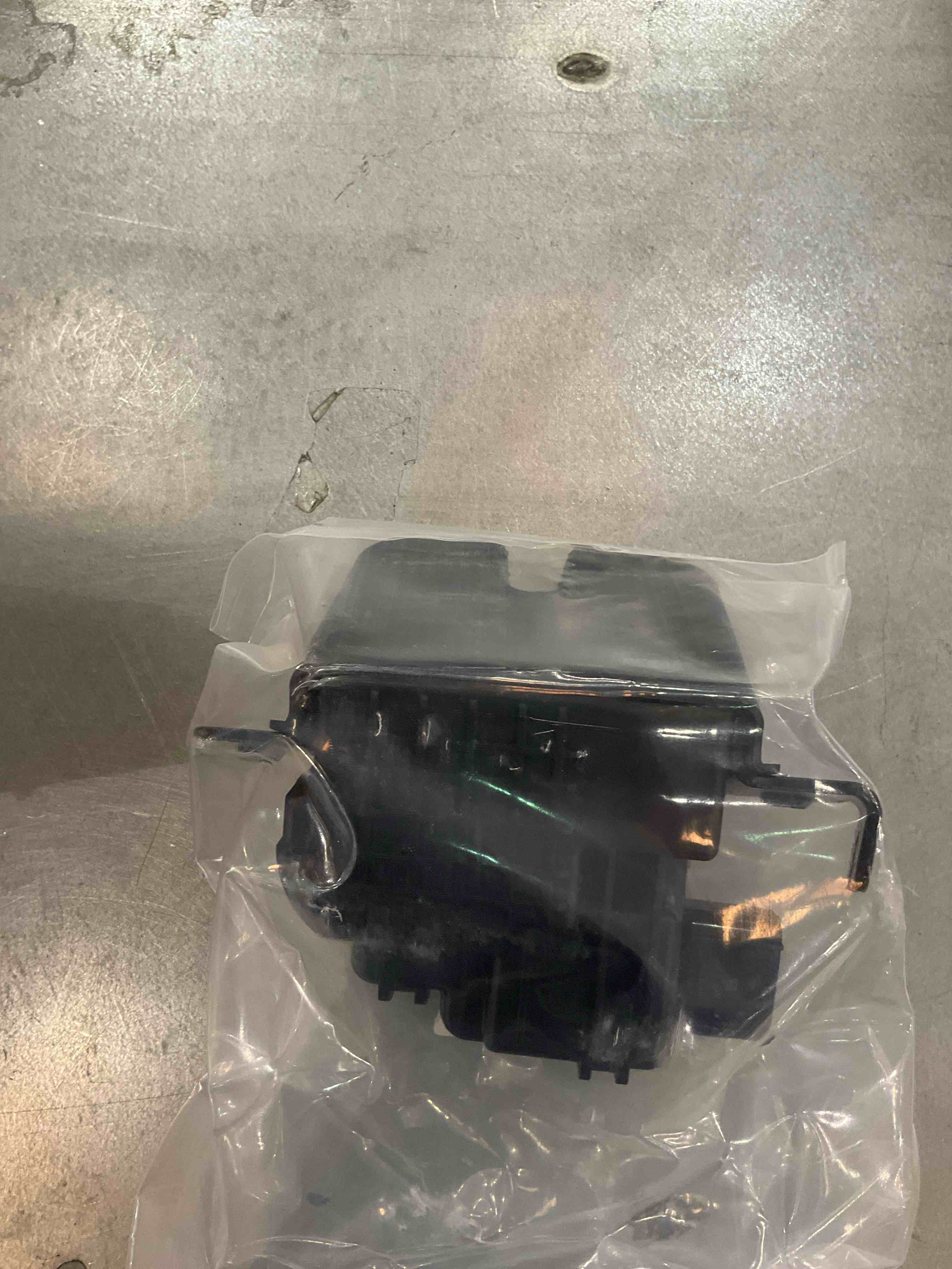 https://s3.amazonaws.com/lotting-images-prod/BargainHunt/EXS01553319_1715276075393.jpeg