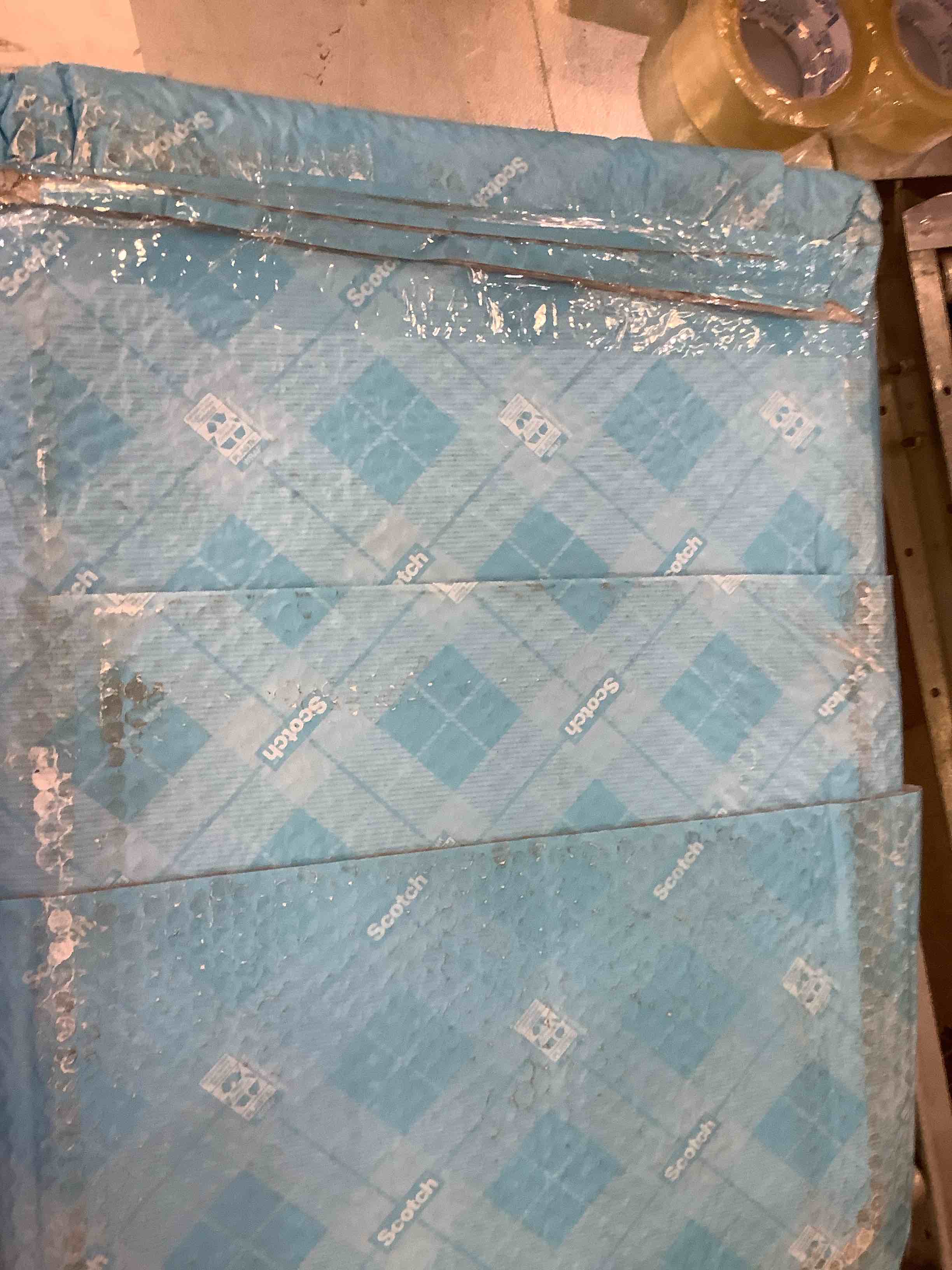 https://s3.amazonaws.com/lotting-images-prod/BargainHunt/EXS01553734_1717681499674.jpeg