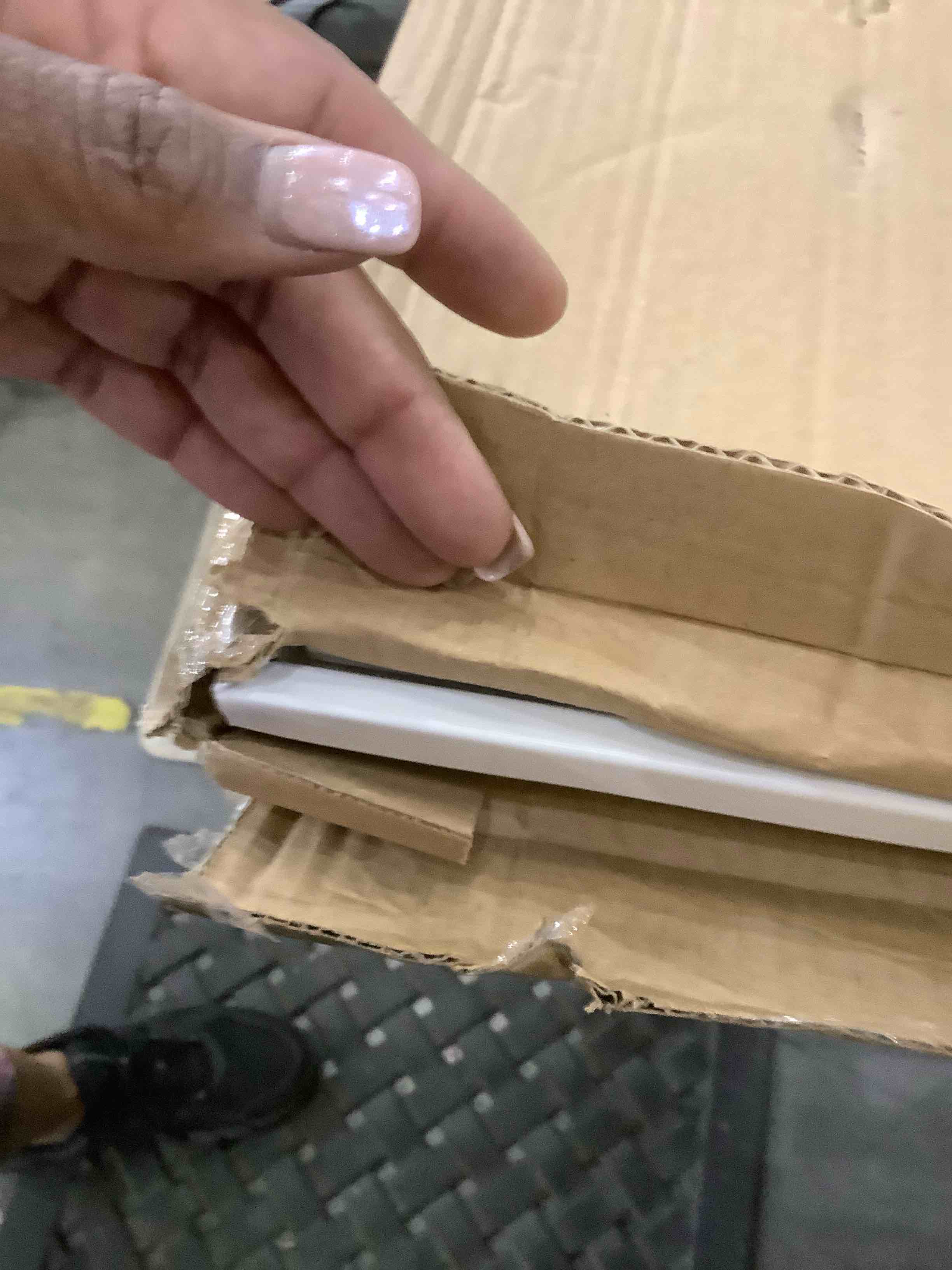 https://s3.amazonaws.com/lotting-images-prod/BargainHunt/EXS01553735_1717681687210.jpeg