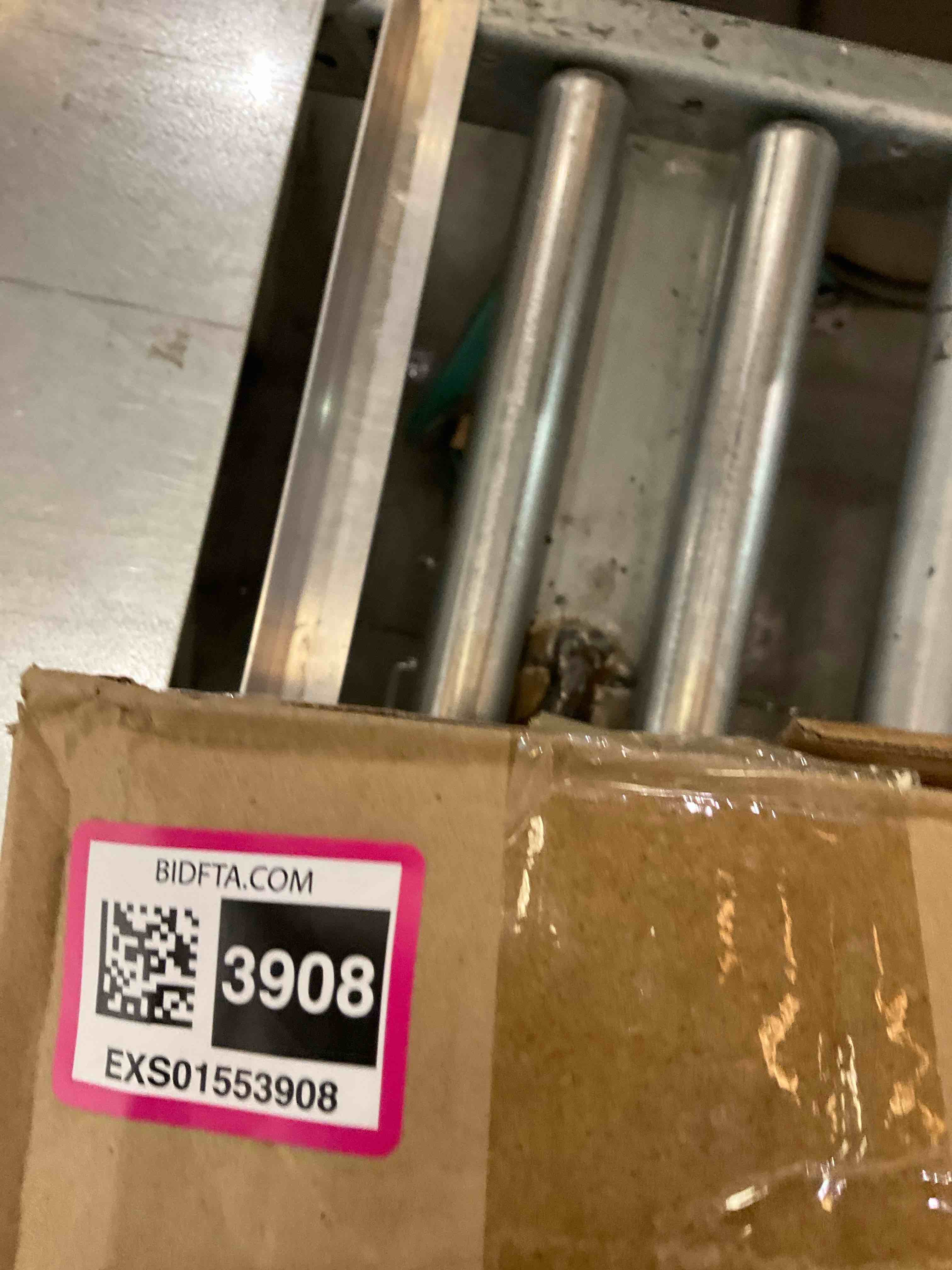 https://s3.amazonaws.com/lotting-images-prod/BargainHunt/EXS01553908_1718115758139.jpeg