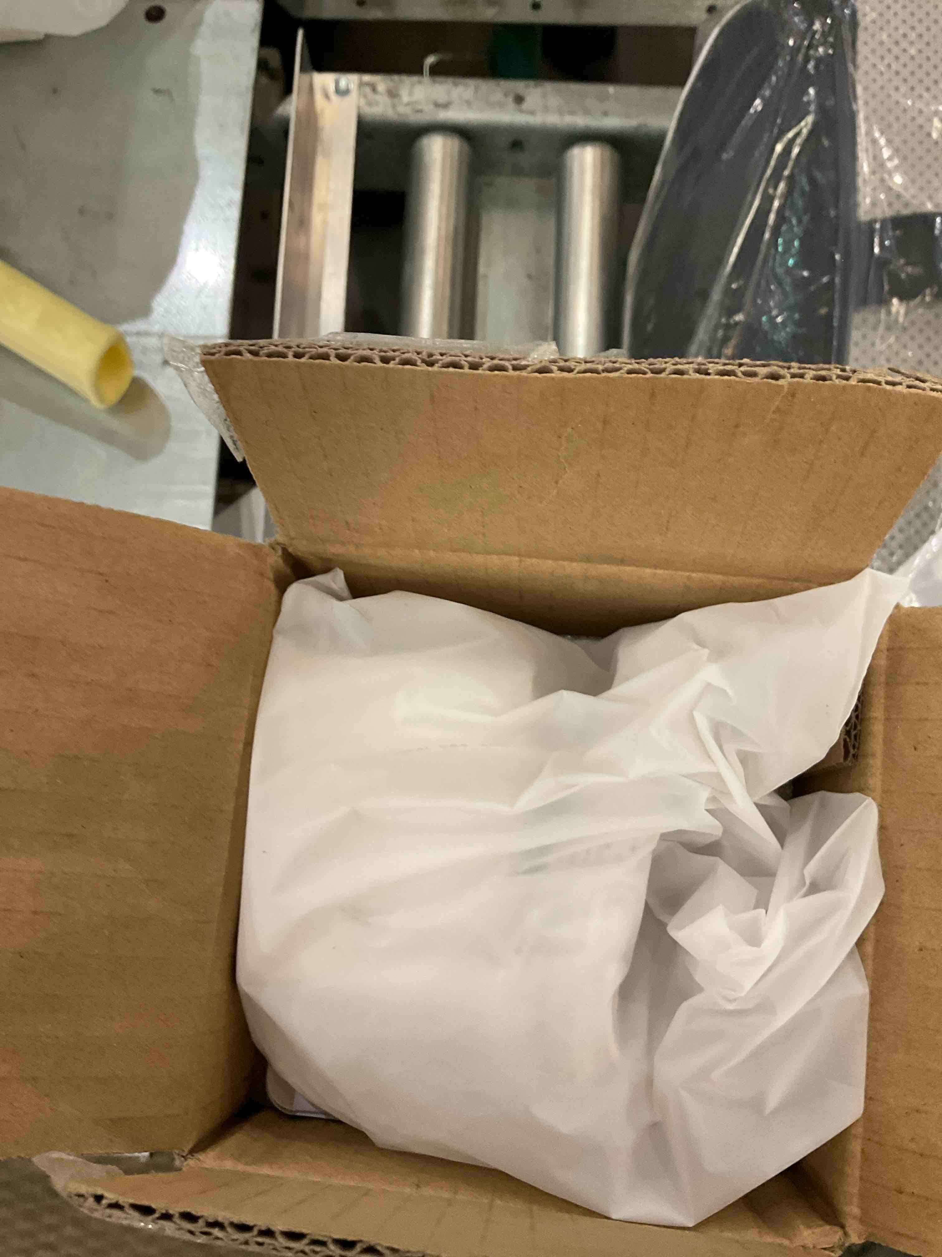 https://s3.amazonaws.com/lotting-images-prod/BargainHunt/EXS01553989_1718809903417.jpeg