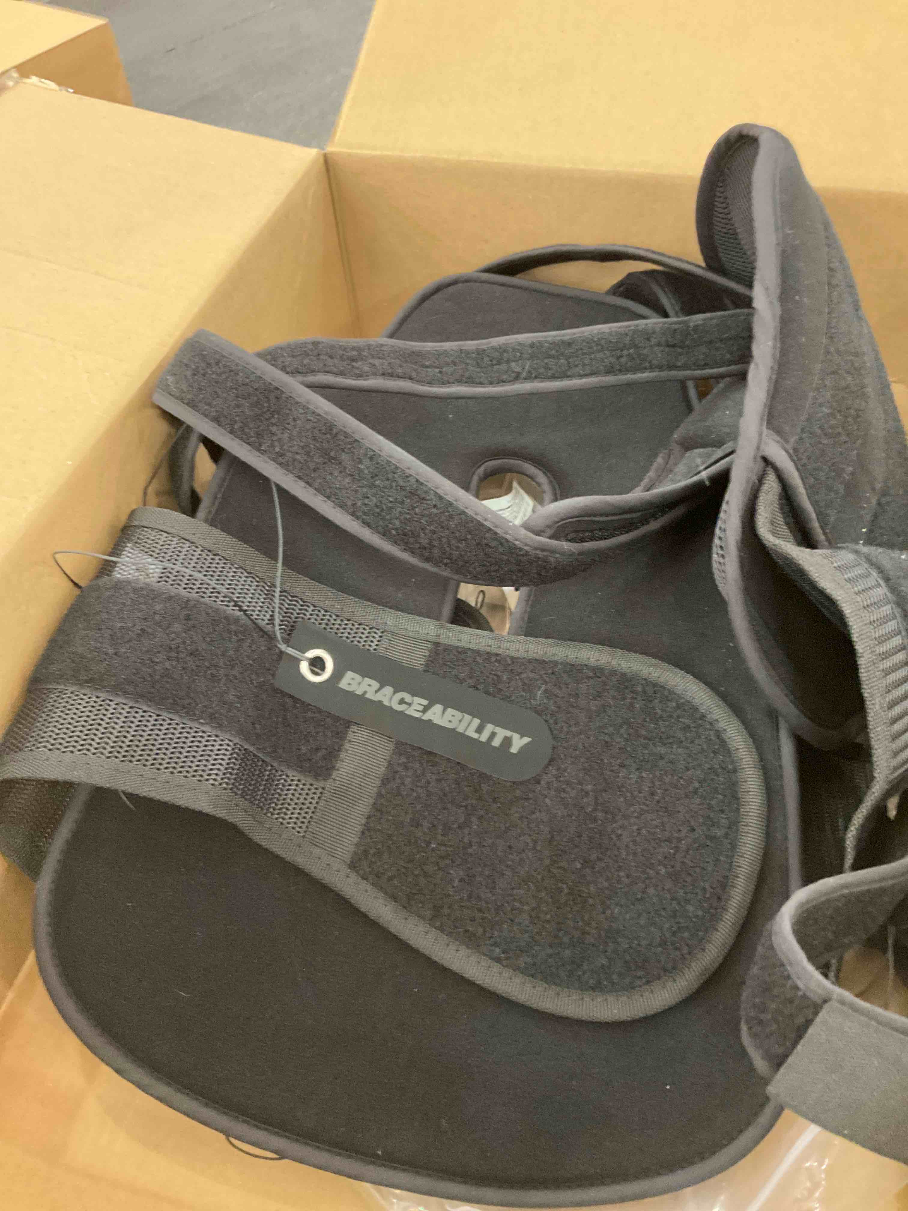 https://s3.amazonaws.com/lotting-images-prod/BargainHunt/EXS01554055_1714065923250.jpeg