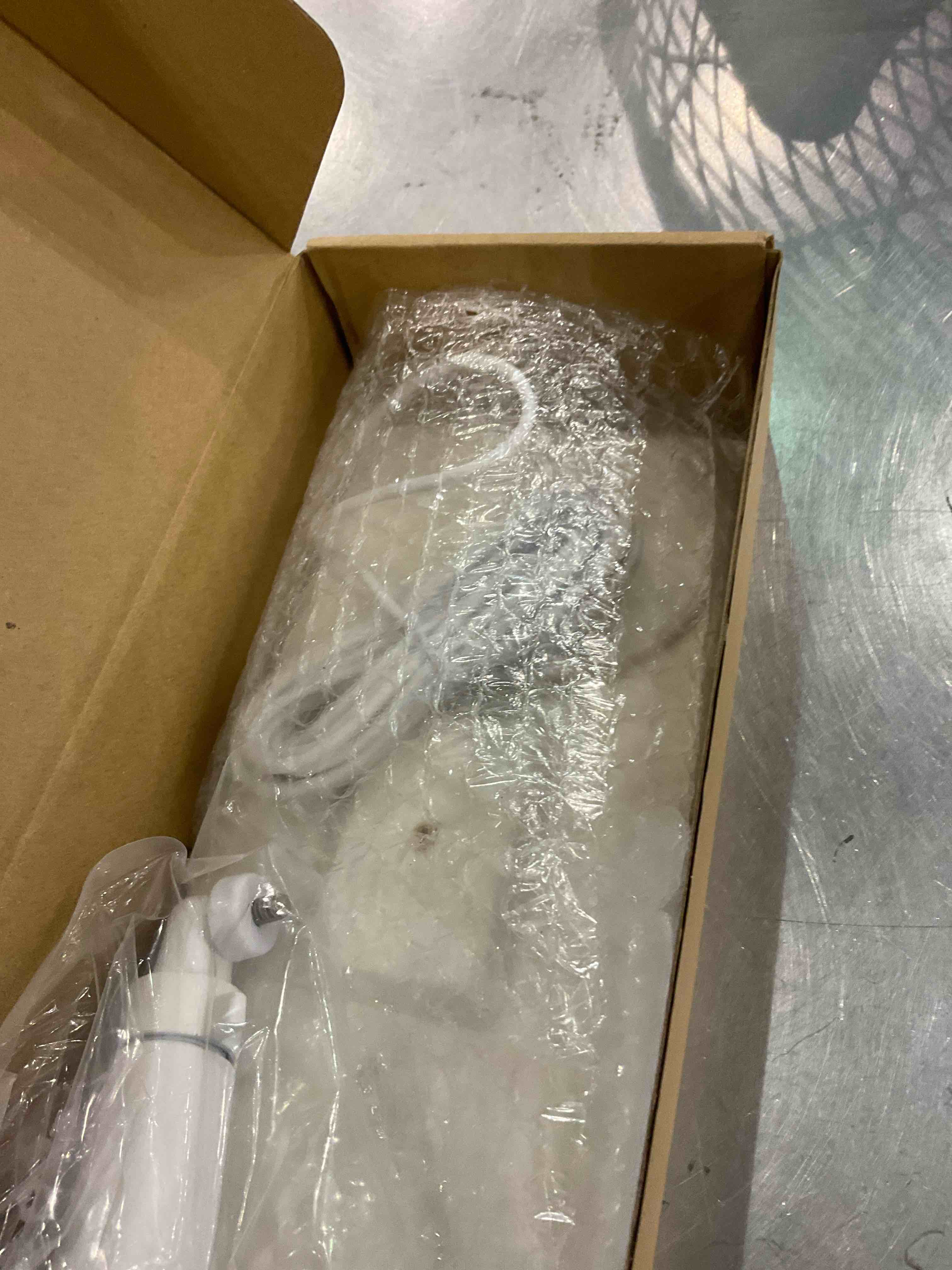 https://s3.amazonaws.com/lotting-images-prod/BargainHunt/EXS01554205_1714389759605.jpeg