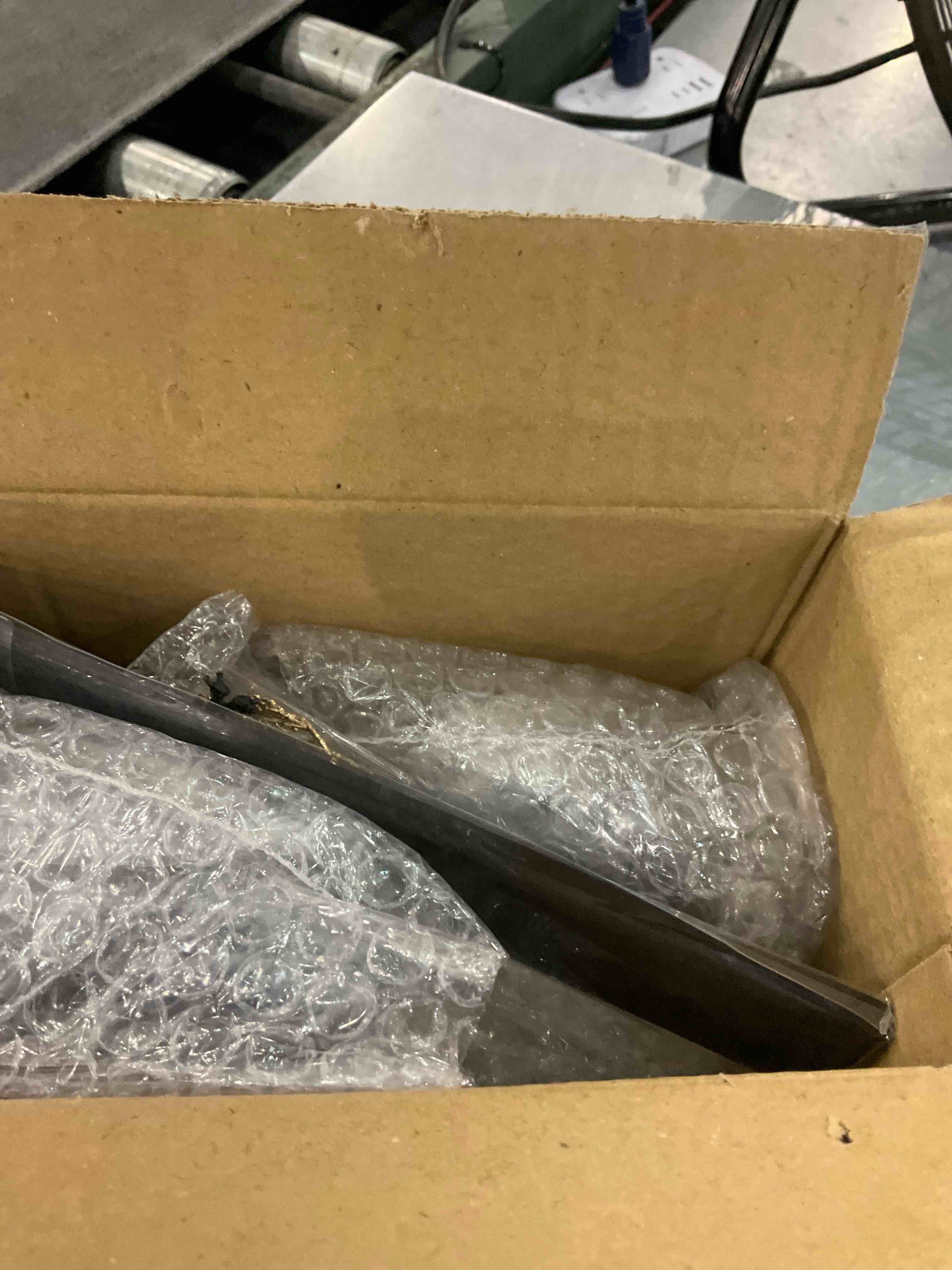 https://s3.amazonaws.com/lotting-images-prod/BargainHunt/EXS01554211_1714390065755.jpeg