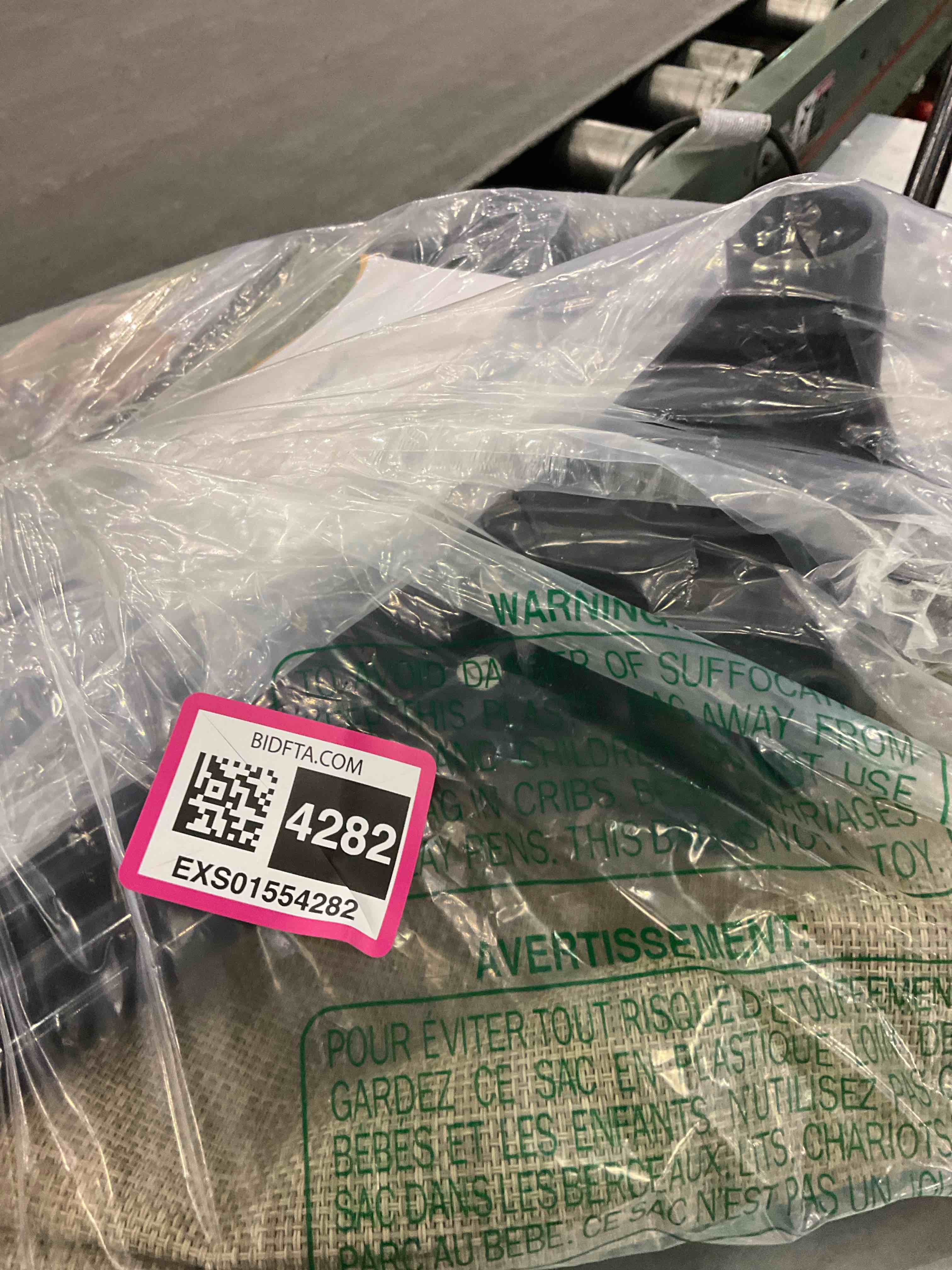 https://s3.amazonaws.com/lotting-images-prod/BargainHunt/EXS01554282_1714395331143.jpeg
