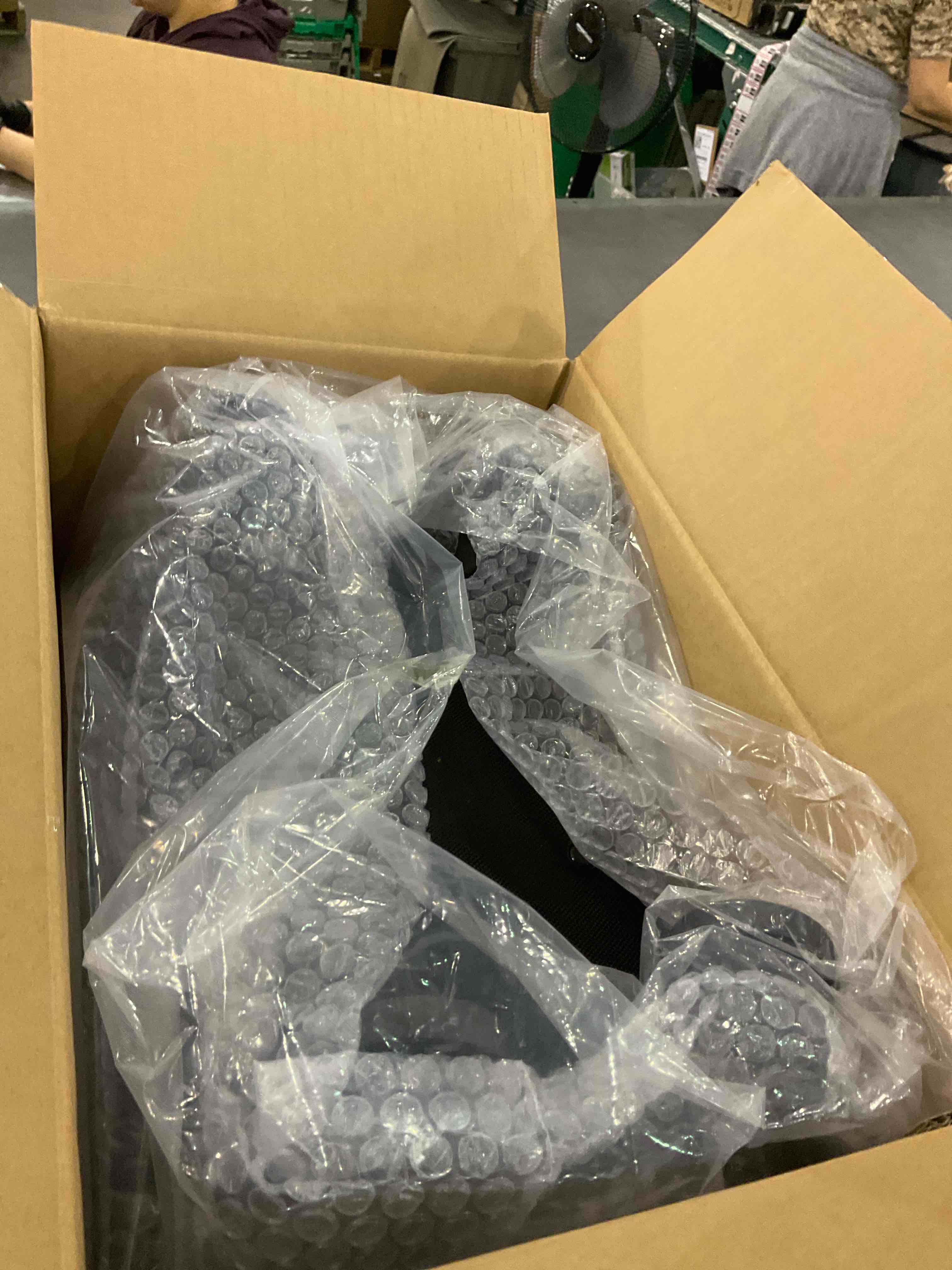 https://s3.amazonaws.com/lotting-images-prod/BargainHunt/EXS01554474_1714478810076.jpeg