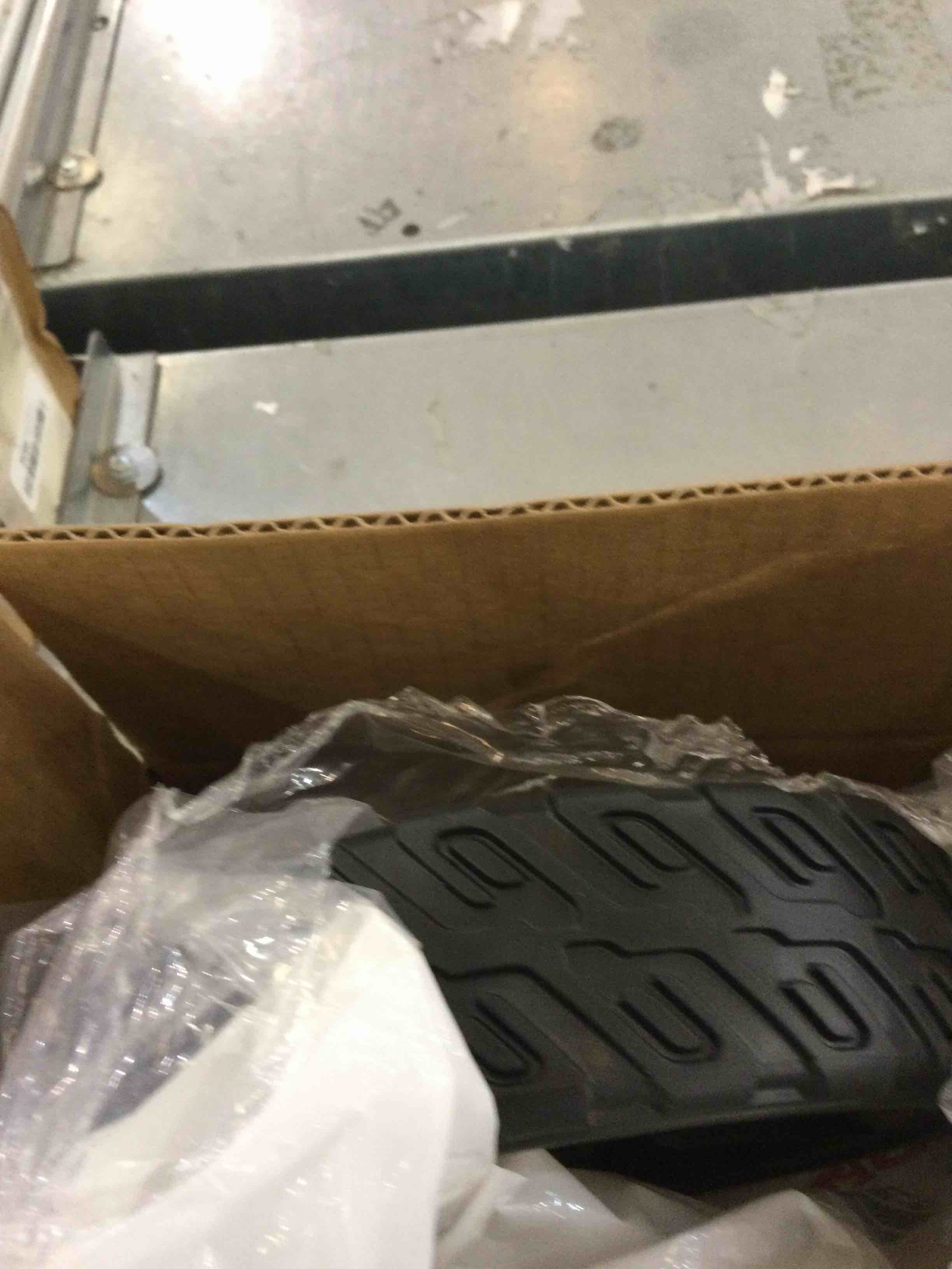 https://s3.amazonaws.com/lotting-images-prod/BargainHunt/EXS01554541_1713897604915.jpeg