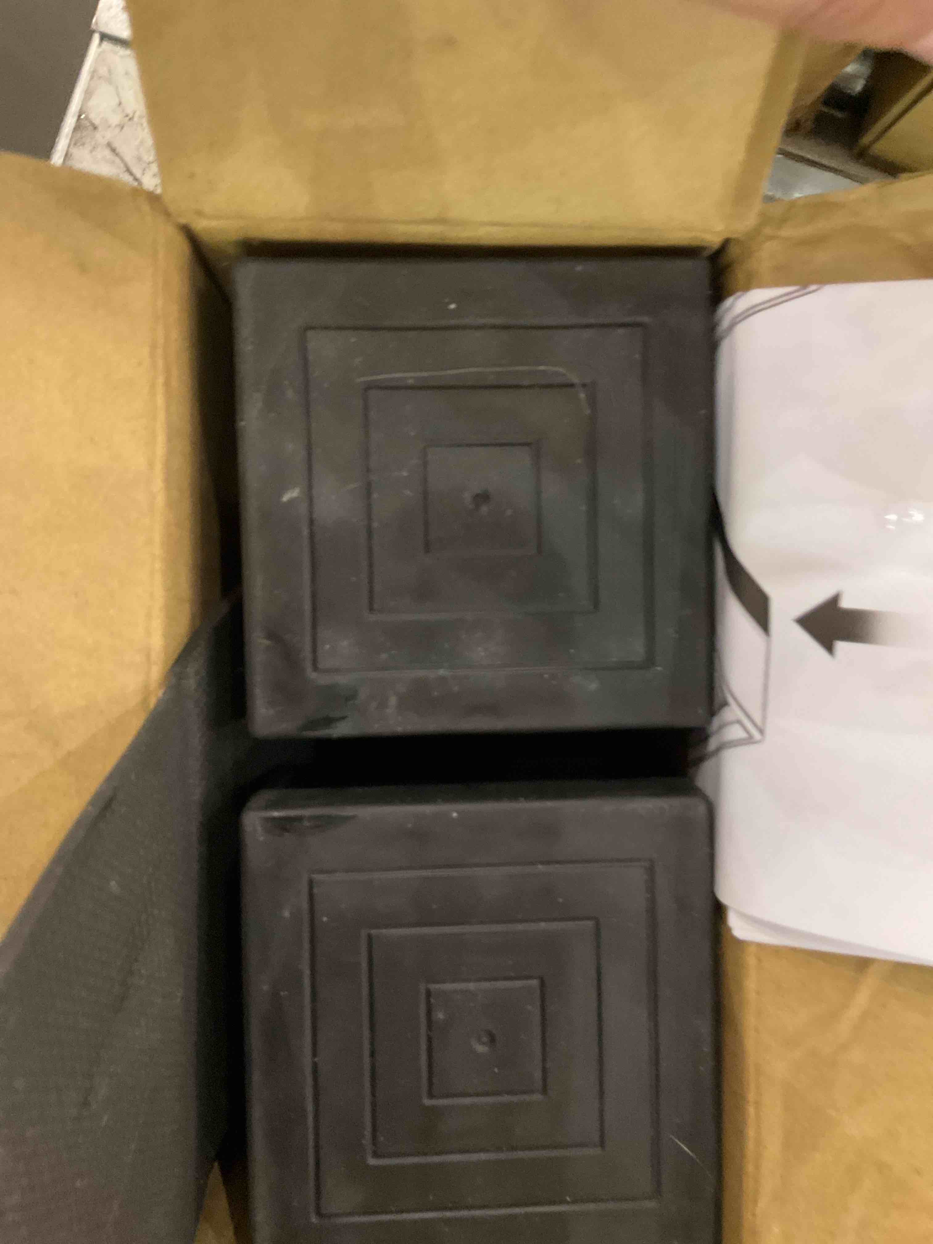 https://s3.amazonaws.com/lotting-images-prod/BargainHunt/EXS01554773_1714394930635.jpeg