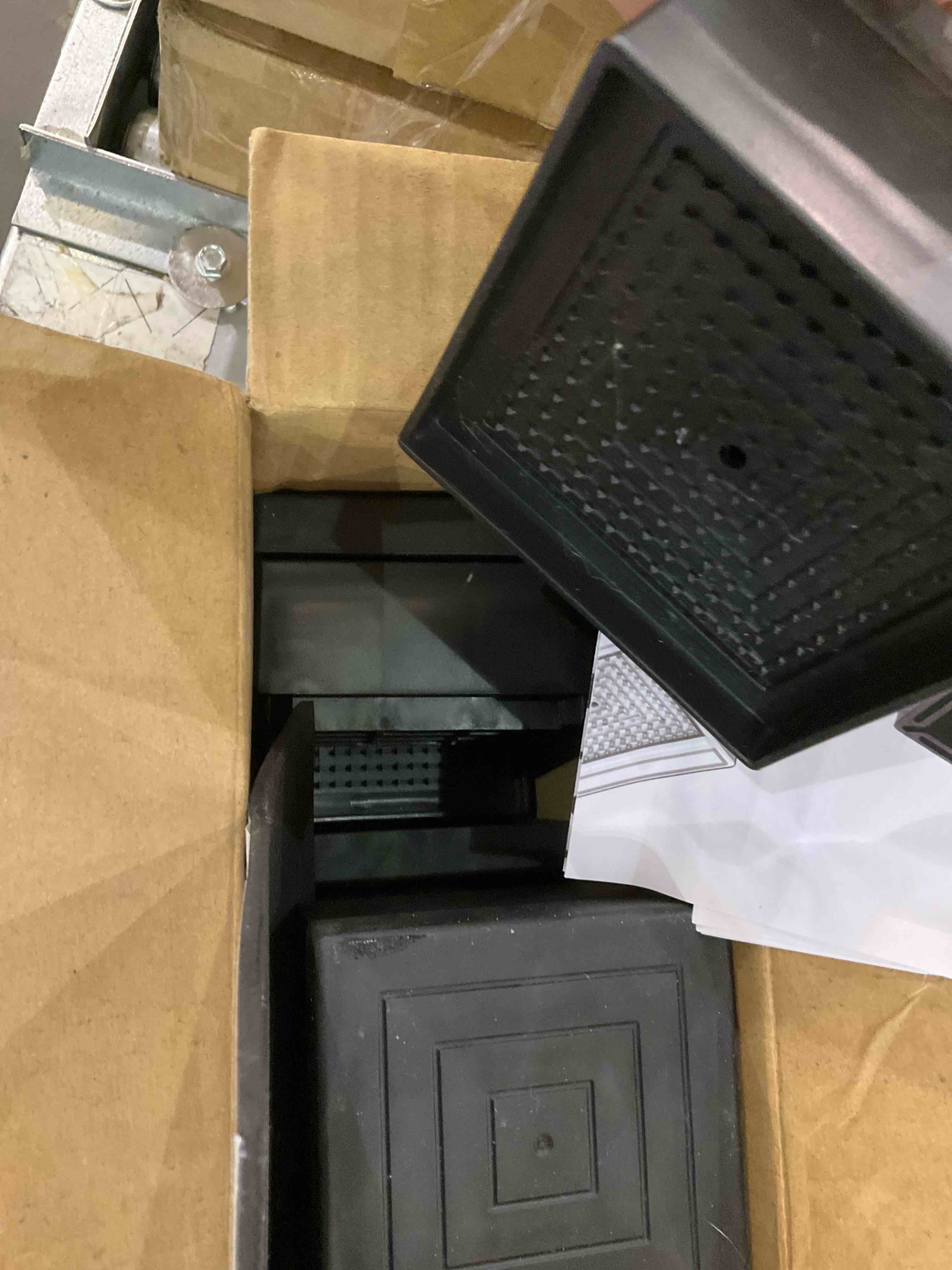 https://s3.amazonaws.com/lotting-images-prod/BargainHunt/EXS01554773_1714394937225.jpeg