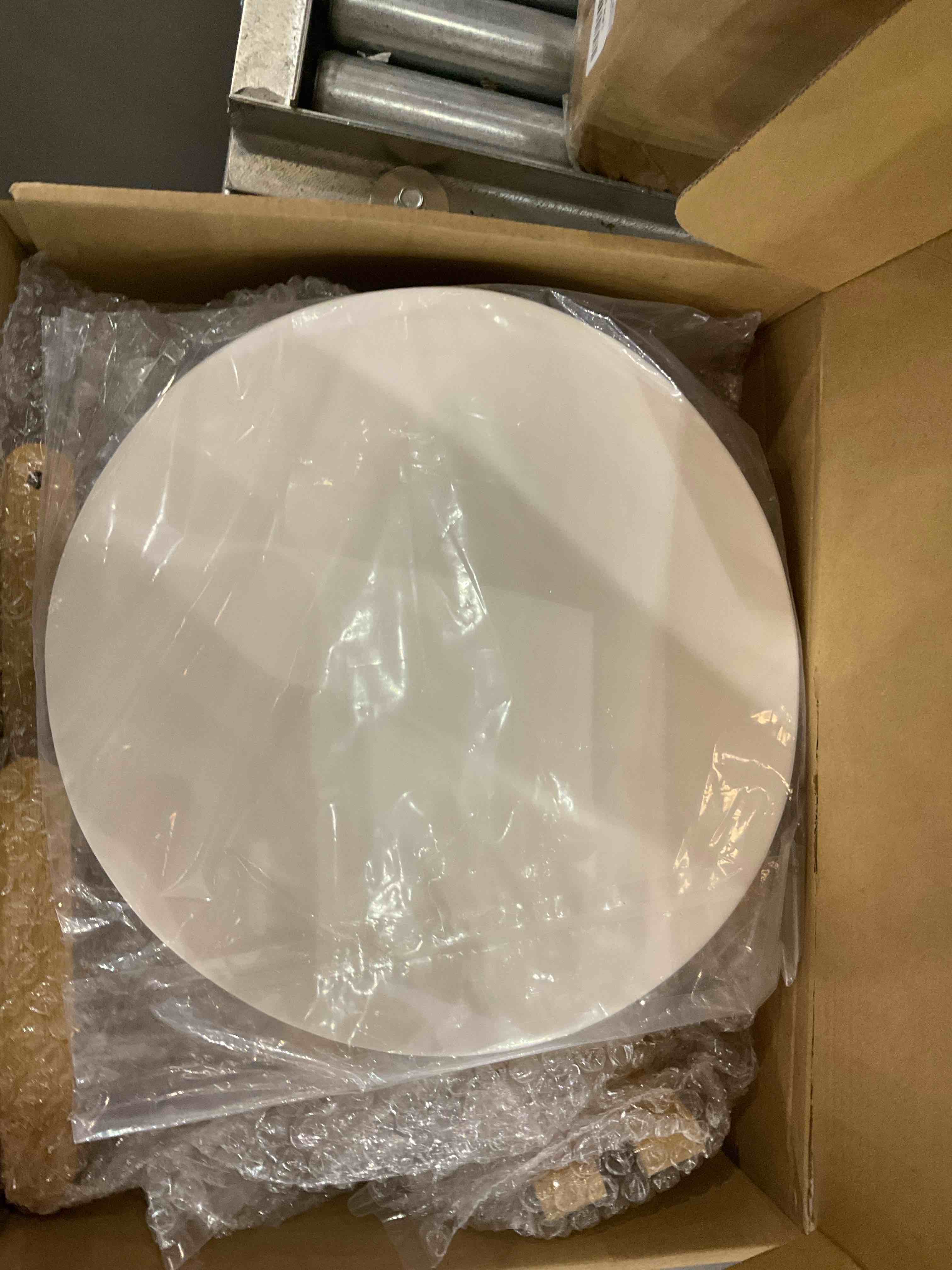 https://s3.amazonaws.com/lotting-images-prod/BargainHunt/EXS01554778_1714397007704.jpeg