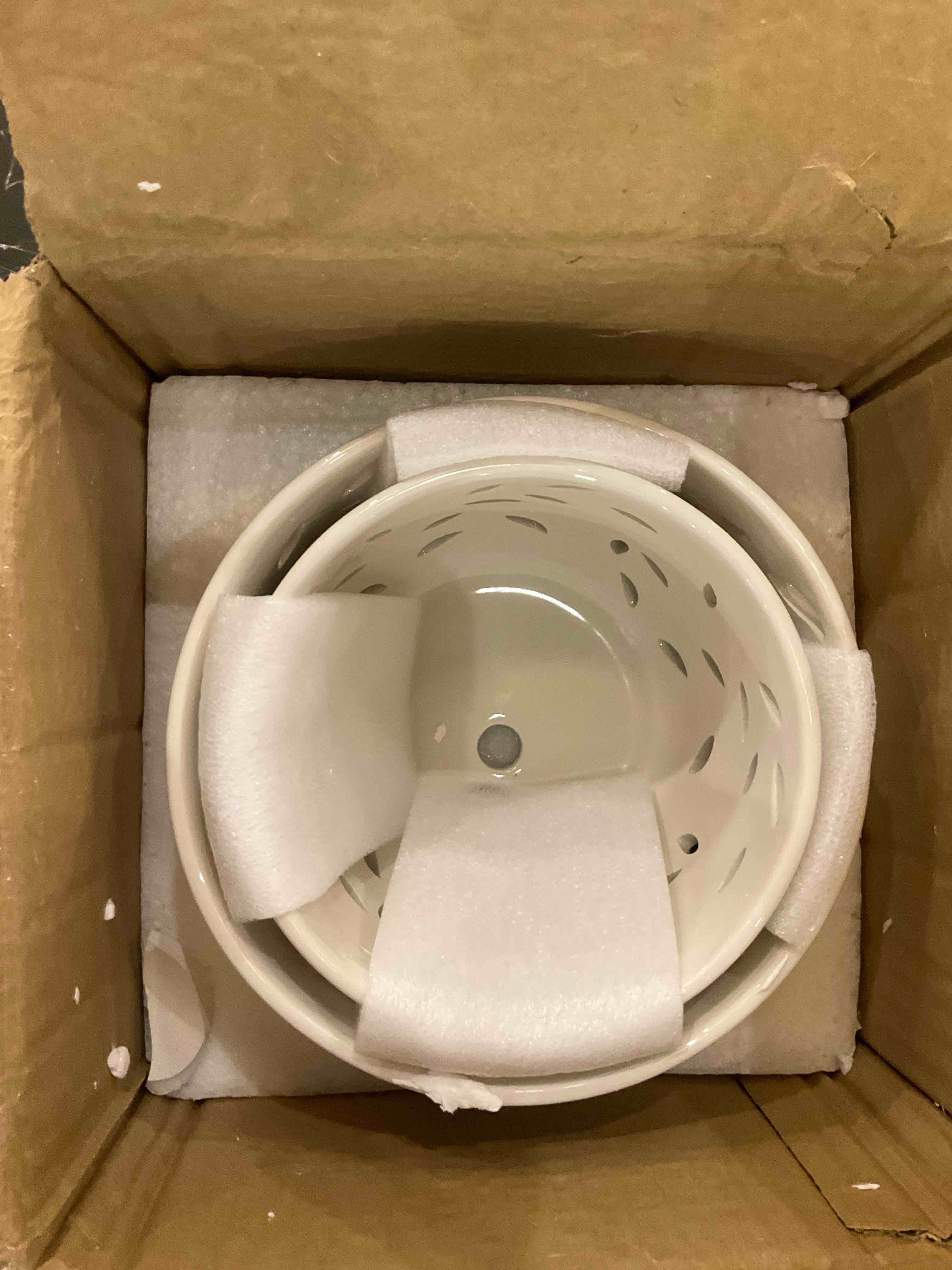 https://s3.amazonaws.com/lotting-images-prod/BargainHunt/EXS01554788_1714398418432.jpeg
