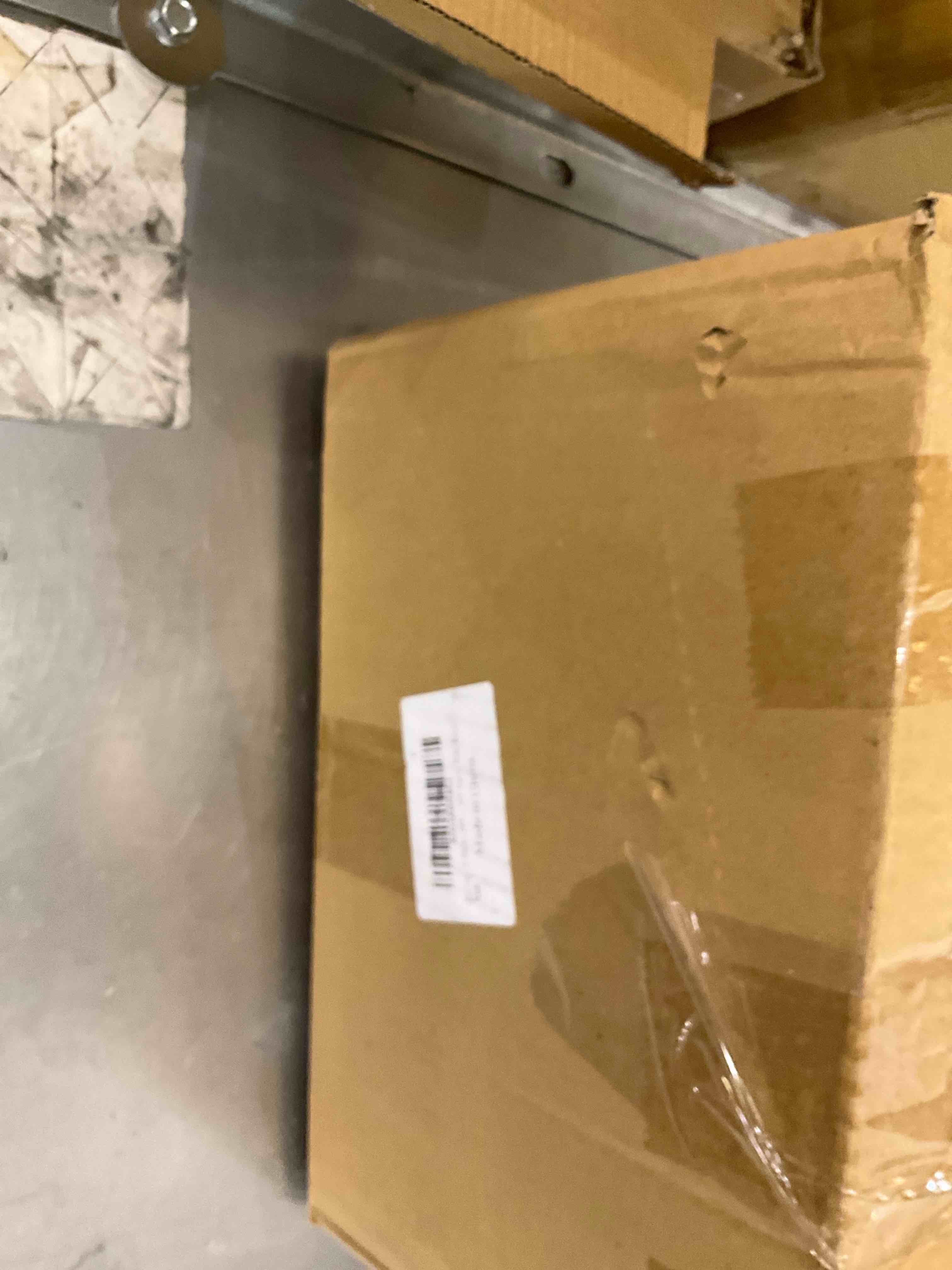 https://s3.amazonaws.com/lotting-images-prod/BargainHunt/EXS01554792_1714398896068.jpeg