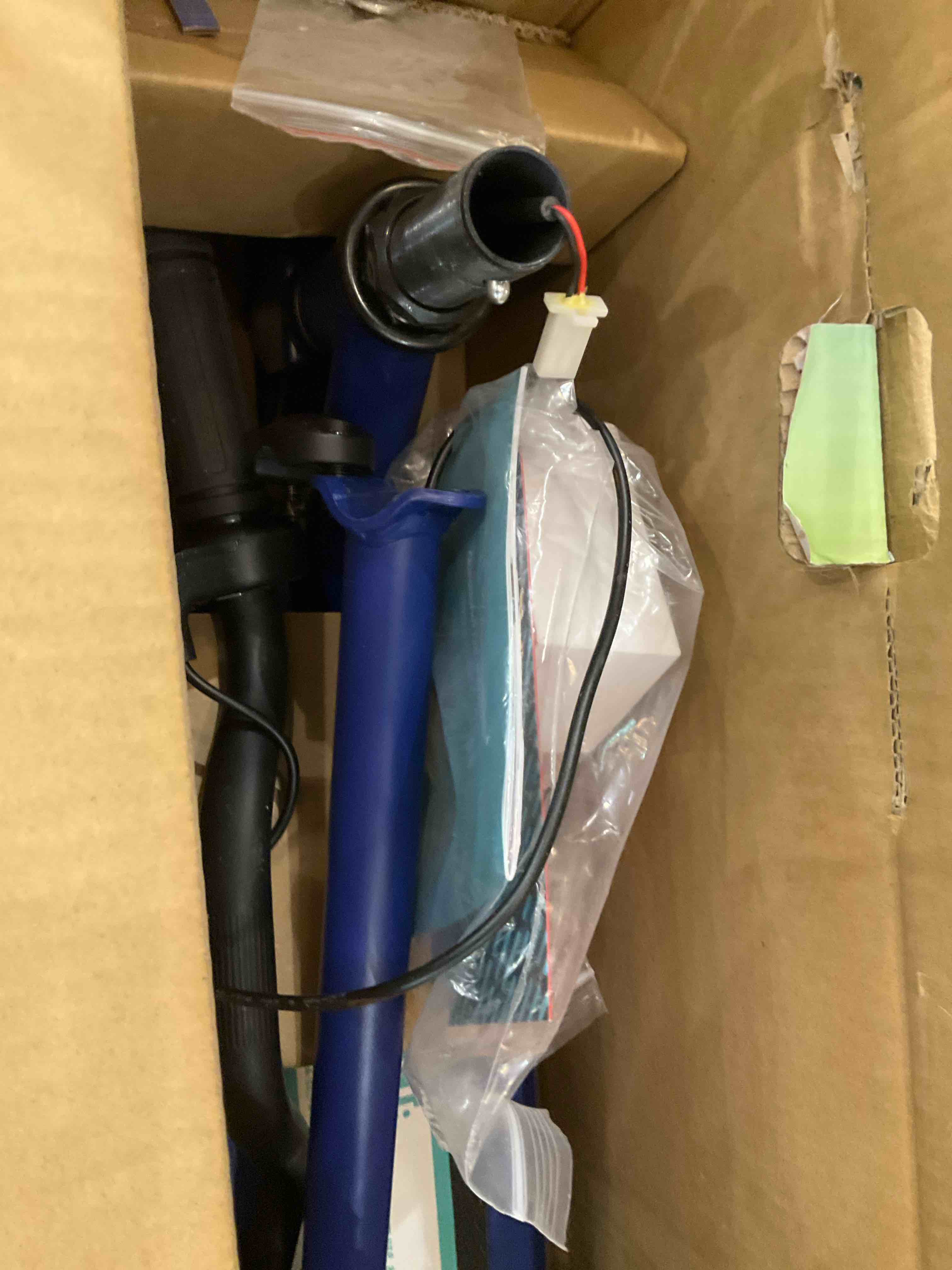 https://s3.amazonaws.com/lotting-images-prod/BargainHunt/EXS01554948_1714483537968.jpeg