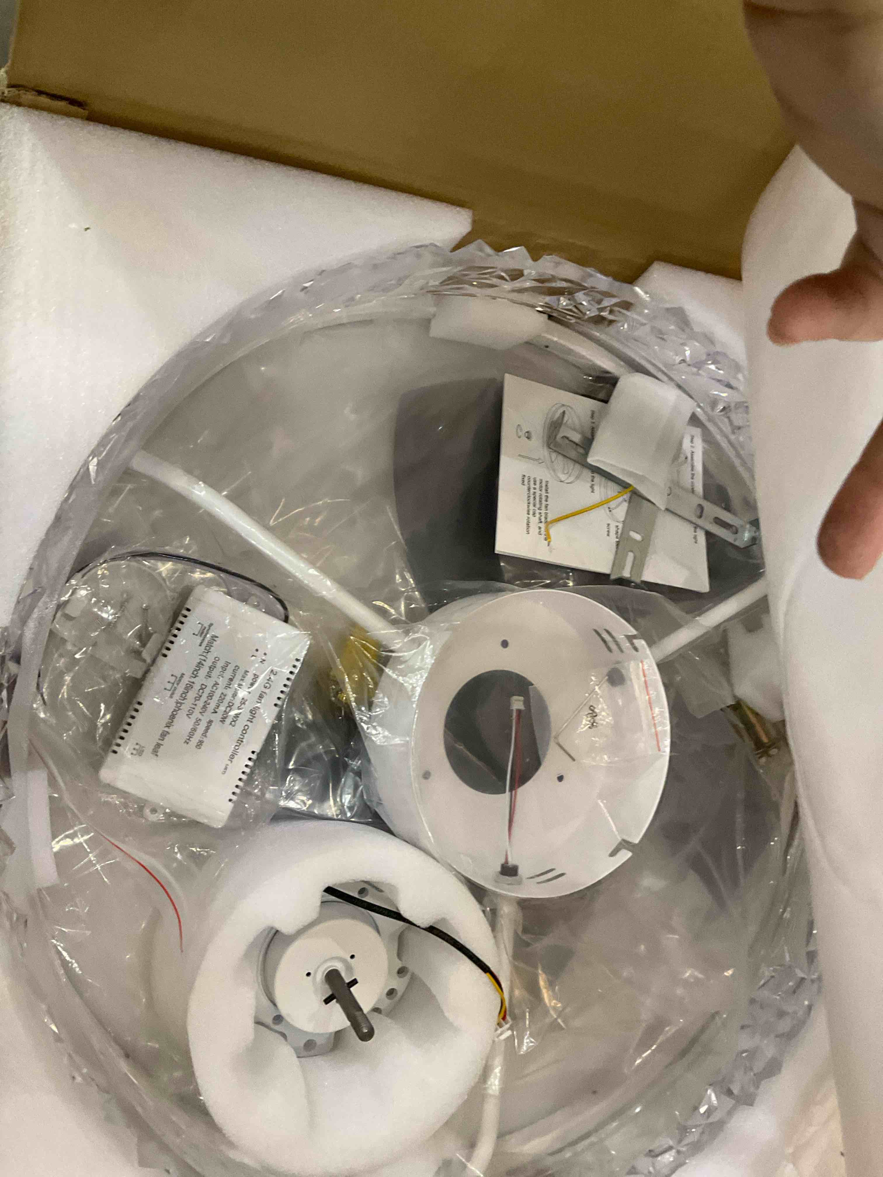 https://s3.amazonaws.com/lotting-images-prod/BargainHunt/EXS01554952_1714484329139.jpeg