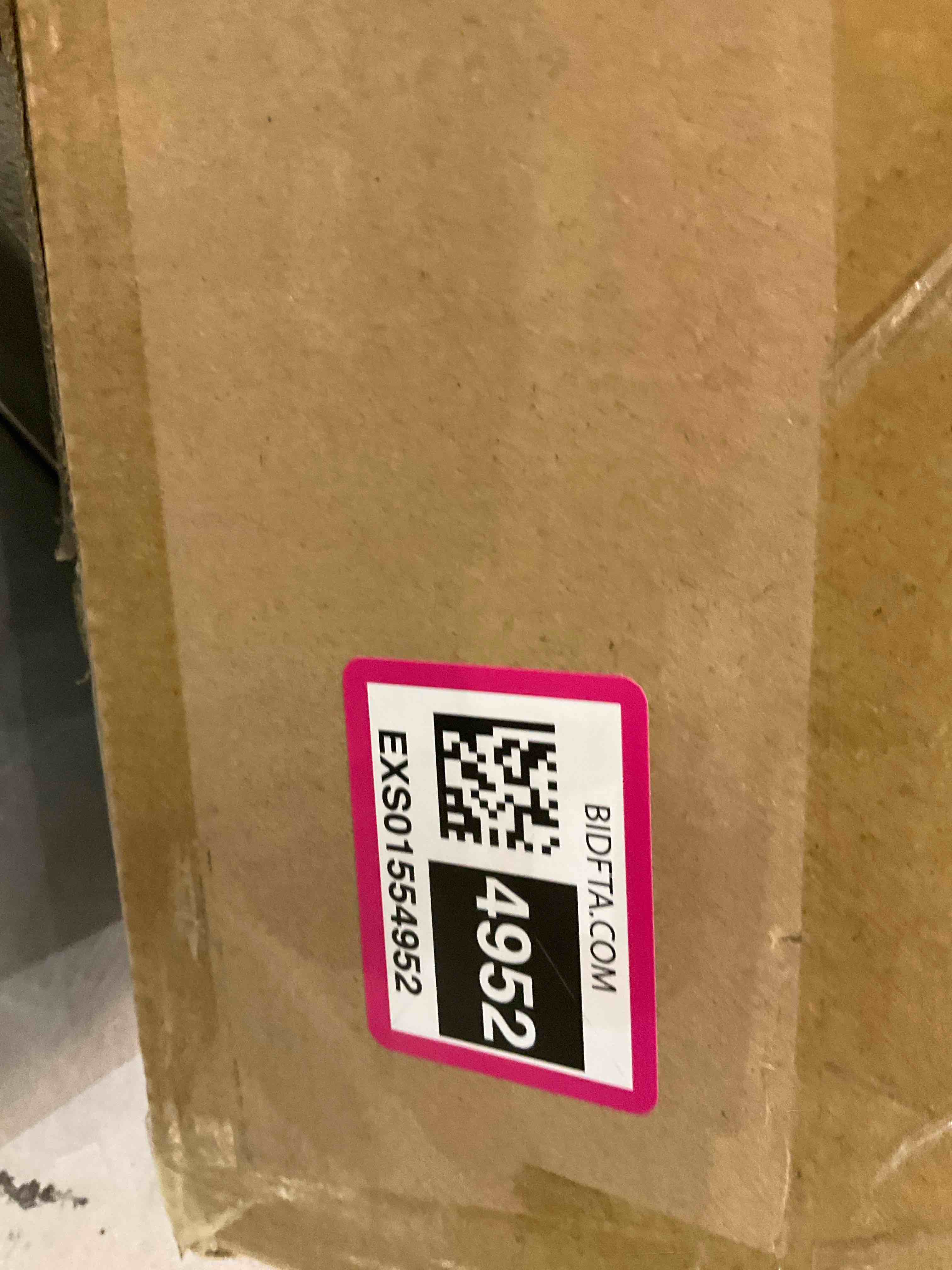 https://s3.amazonaws.com/lotting-images-prod/BargainHunt/EXS01554952_1714484362390.jpeg