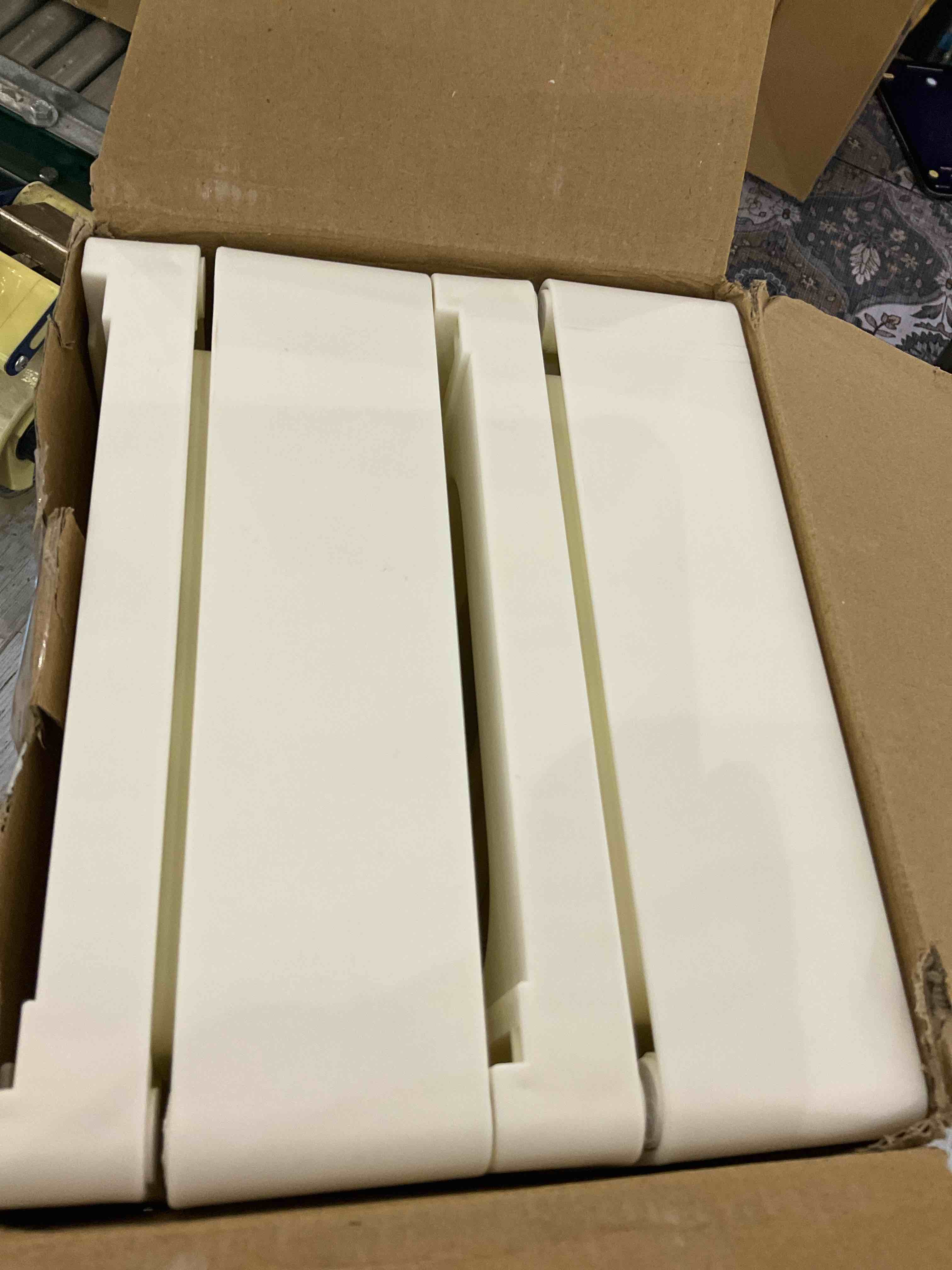 https://s3.amazonaws.com/lotting-images-prod/BargainHunt/EXS01555085_1715264023379.jpeg