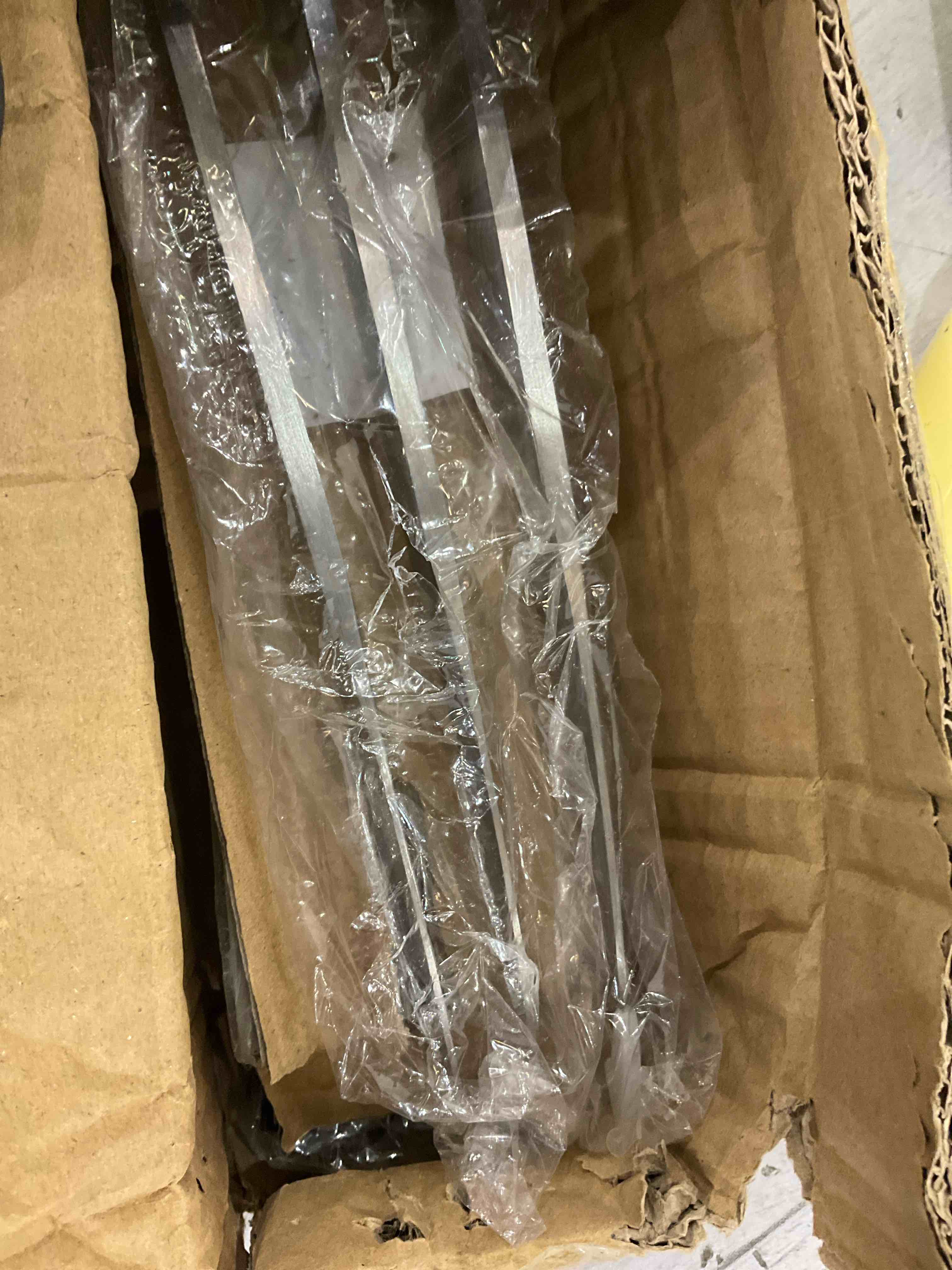 https://s3.amazonaws.com/lotting-images-prod/BargainHunt/EXS01555117_1715267726143.jpeg
