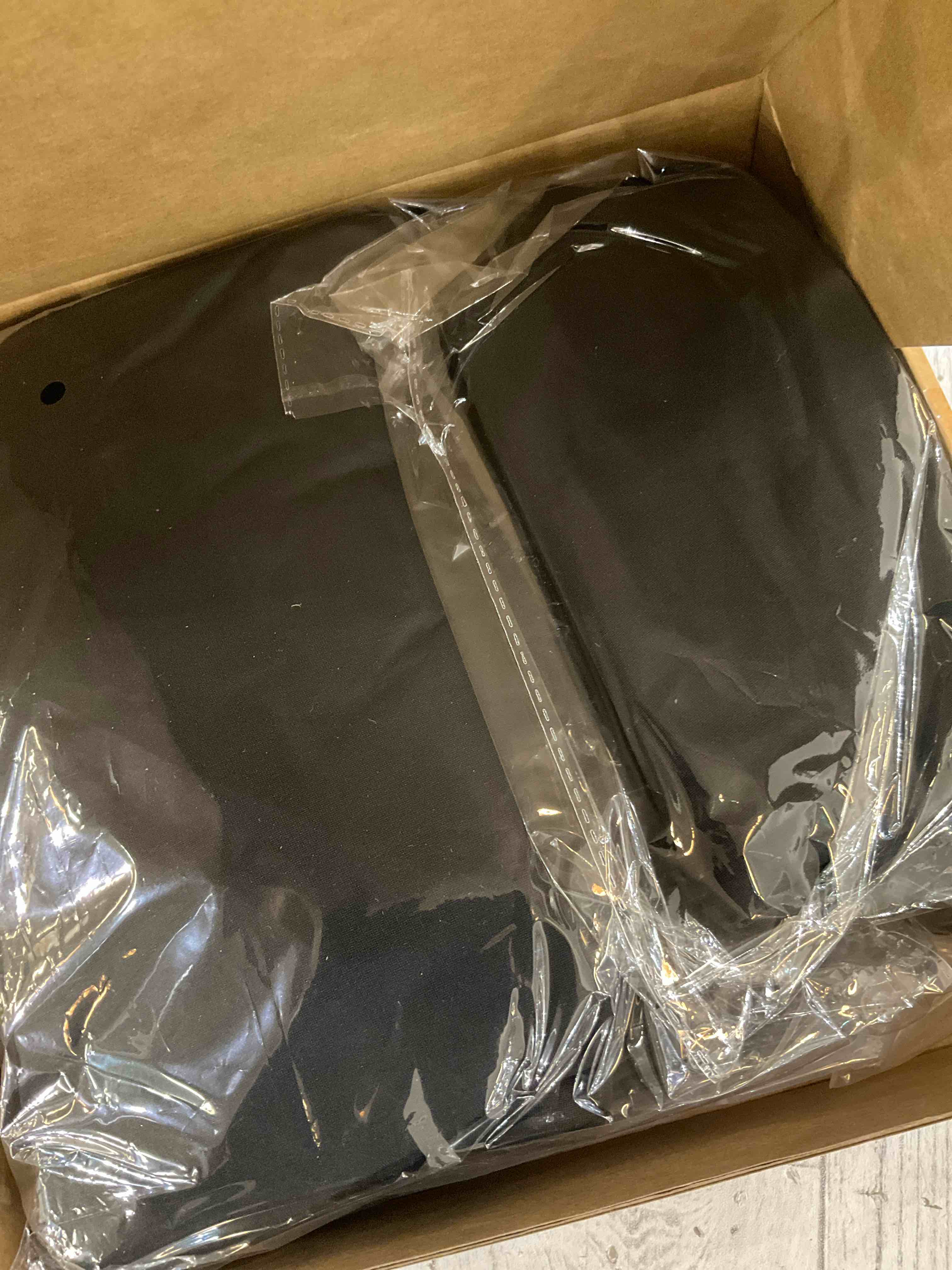 https://s3.amazonaws.com/lotting-images-prod/BargainHunt/EXS01555291_1715353656662.jpeg