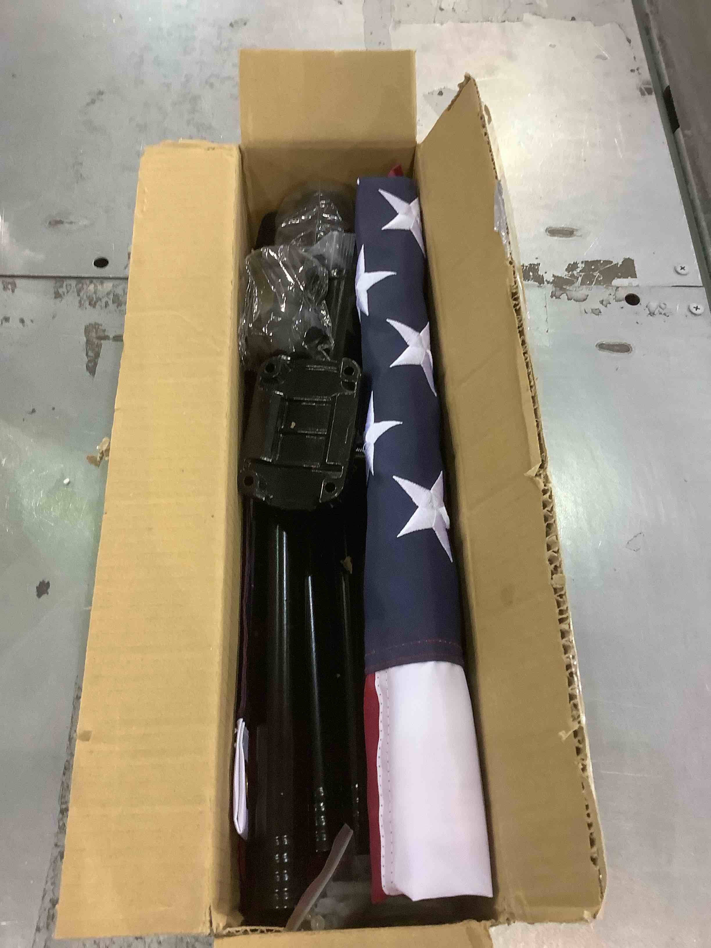 https://s3.amazonaws.com/lotting-images-prod/BargainHunt/EXS01555506_1713871629691.jpeg