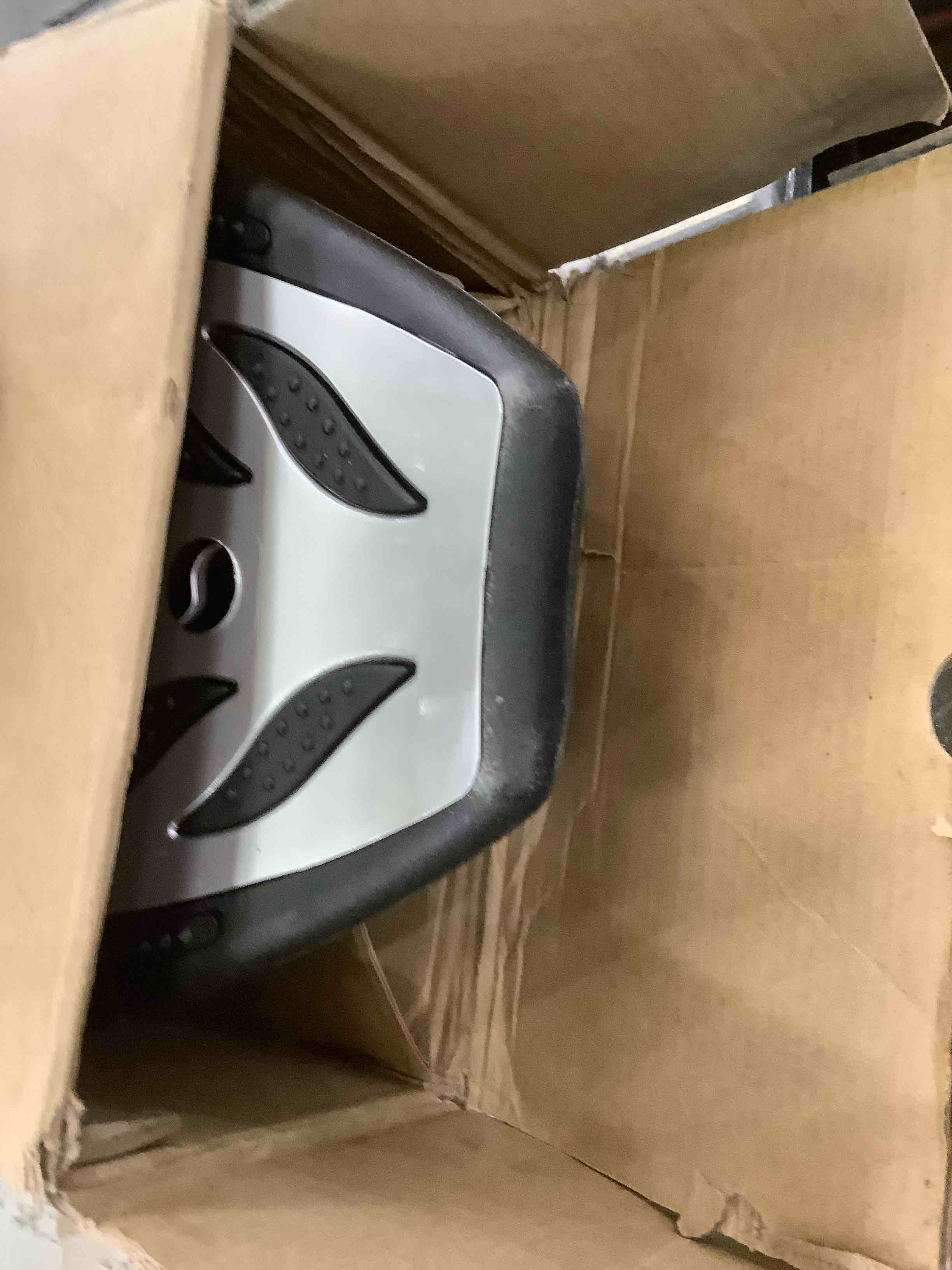 https://s3.amazonaws.com/lotting-images-prod/BargainHunt/EXS01555602_1713887356723.jpeg