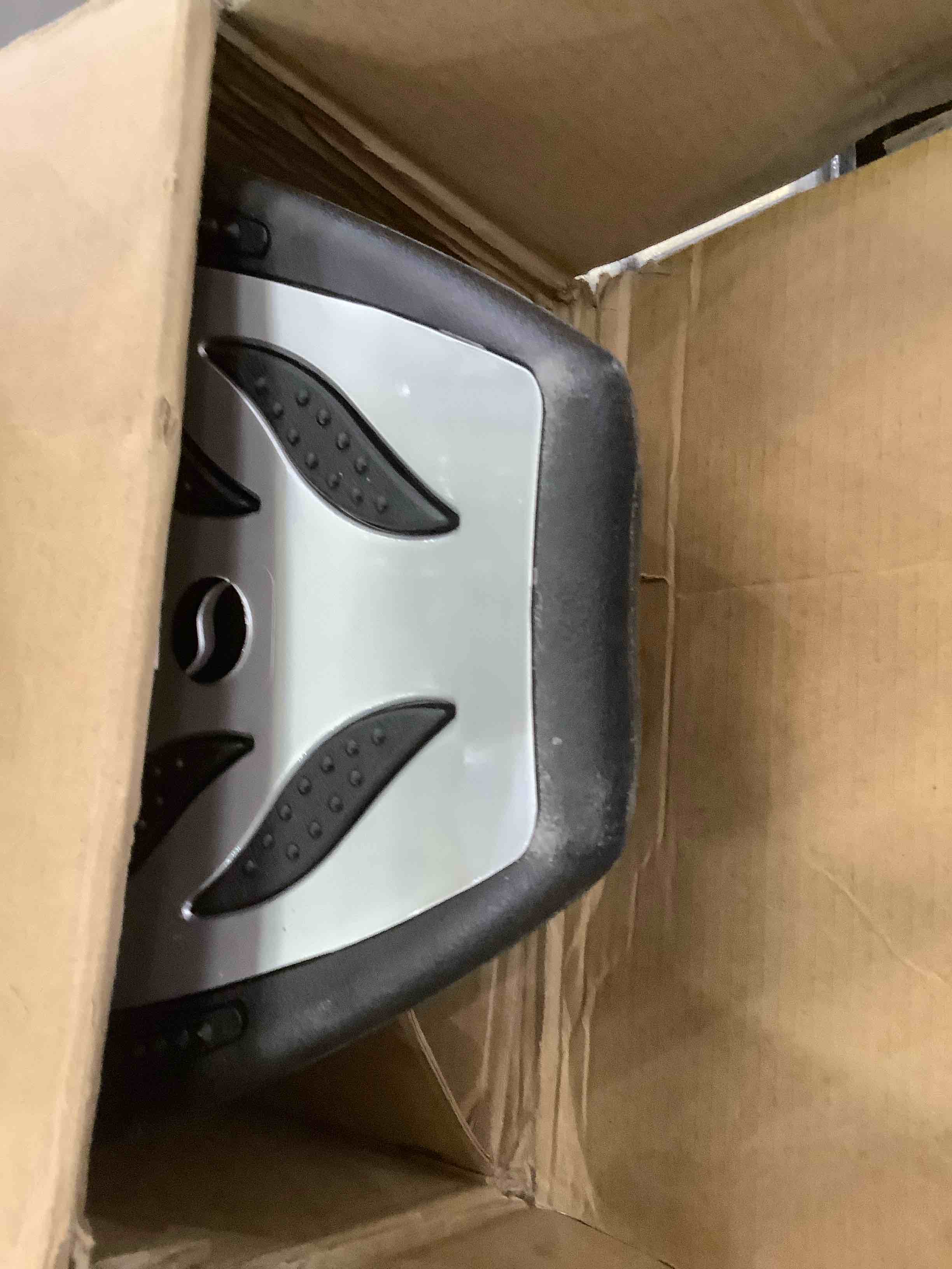 https://s3.amazonaws.com/lotting-images-prod/BargainHunt/EXS01555602_1713887358206.jpeg