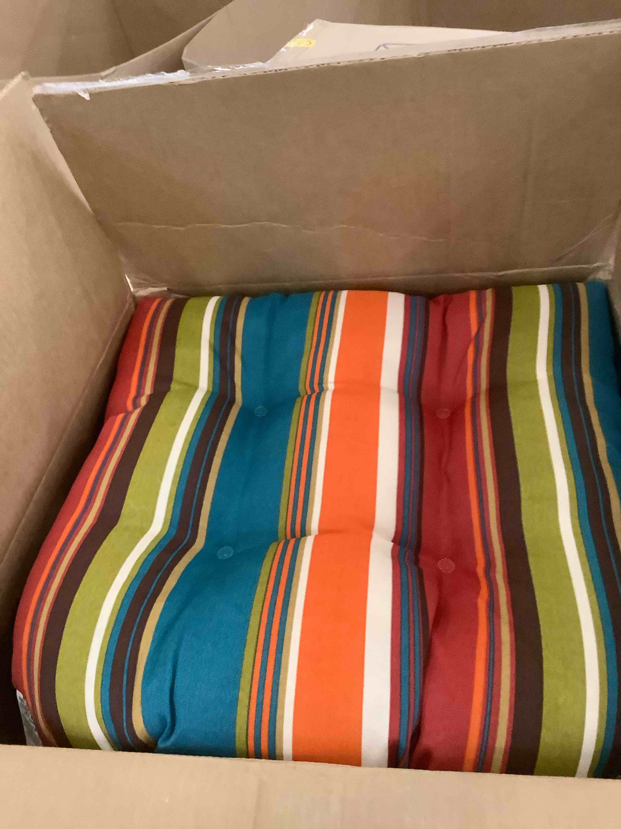 https://s3.amazonaws.com/lotting-images-prod/BargainHunt/EXS01555625_1713892434857.jpeg