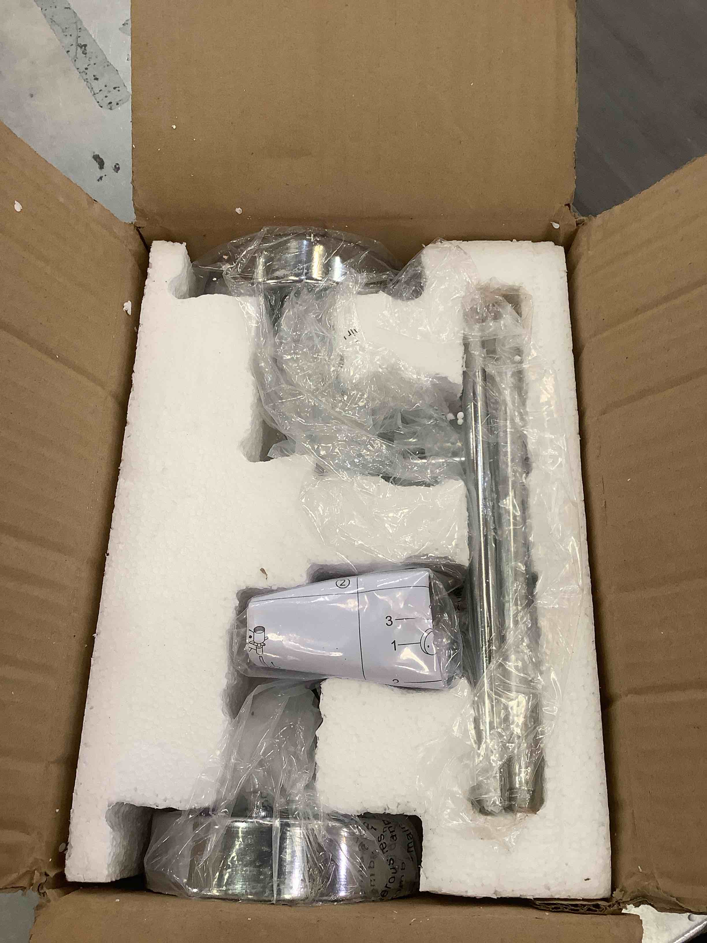 https://s3.amazonaws.com/lotting-images-prod/BargainHunt/EXS01555663_1713898178052.jpeg
