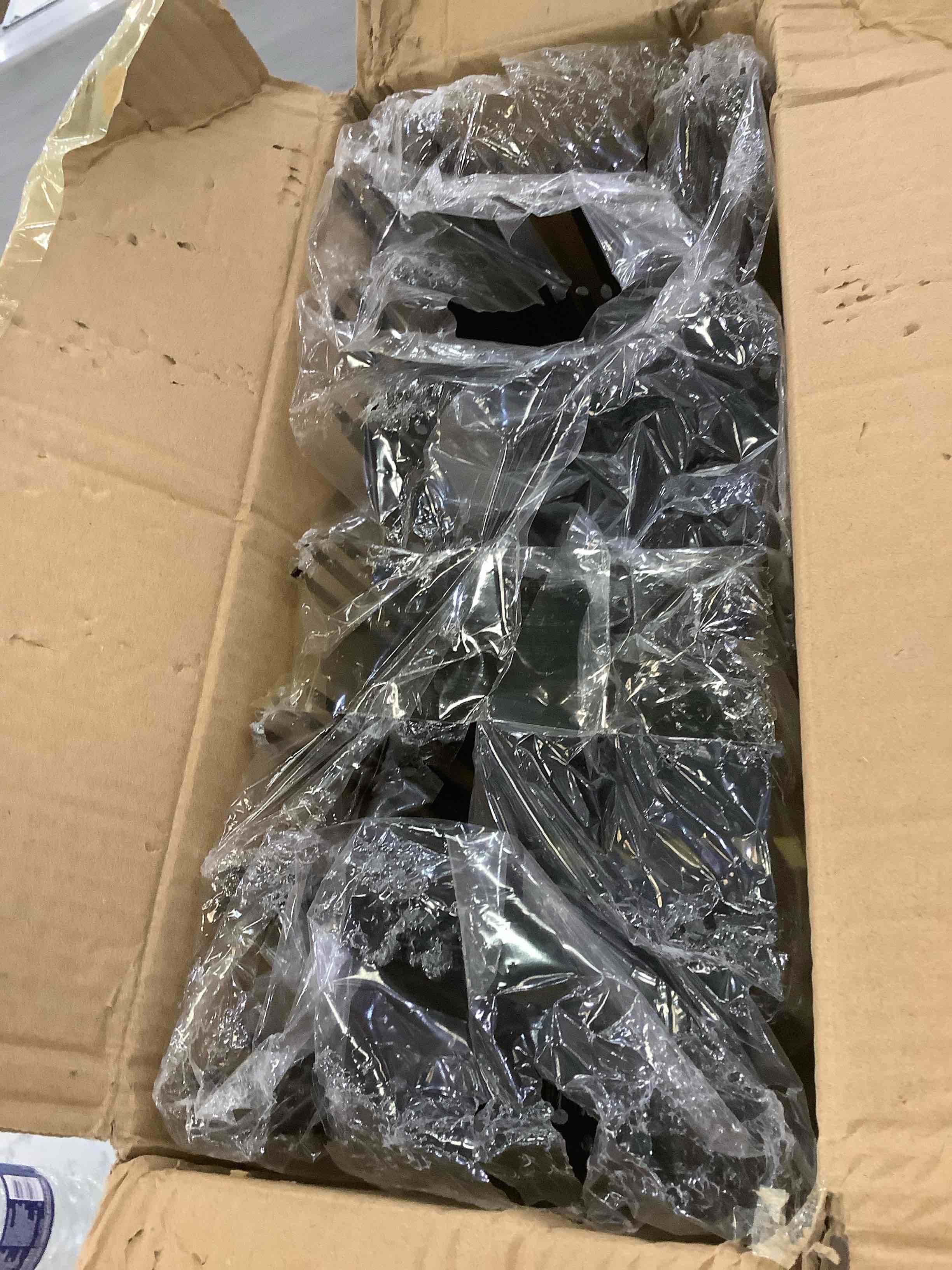 https://s3.amazonaws.com/lotting-images-prod/BargainHunt/EXS01555666_1713898442505.jpeg