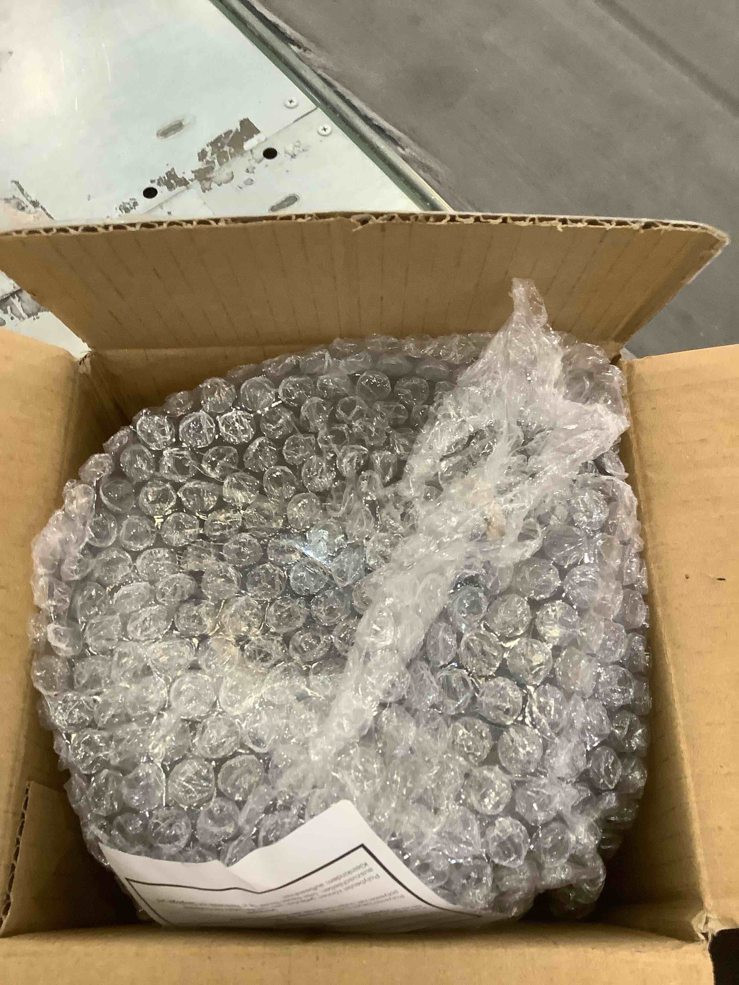 https://s3.amazonaws.com/lotting-images-prod/BargainHunt/EXS01555671_1713898821694.jpeg