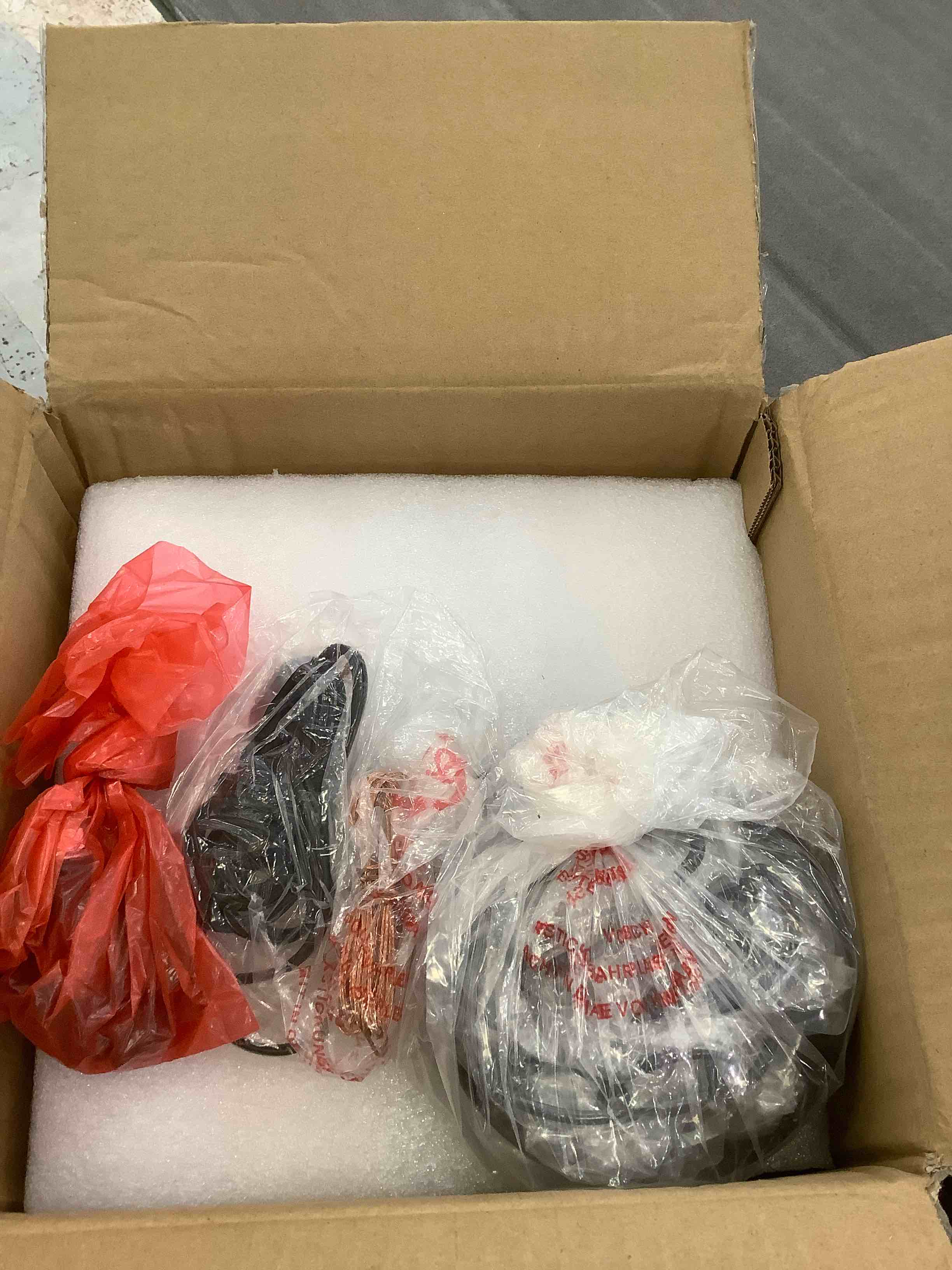 https://s3.amazonaws.com/lotting-images-prod/BargainHunt/EXS01555780_1714059307898.jpeg