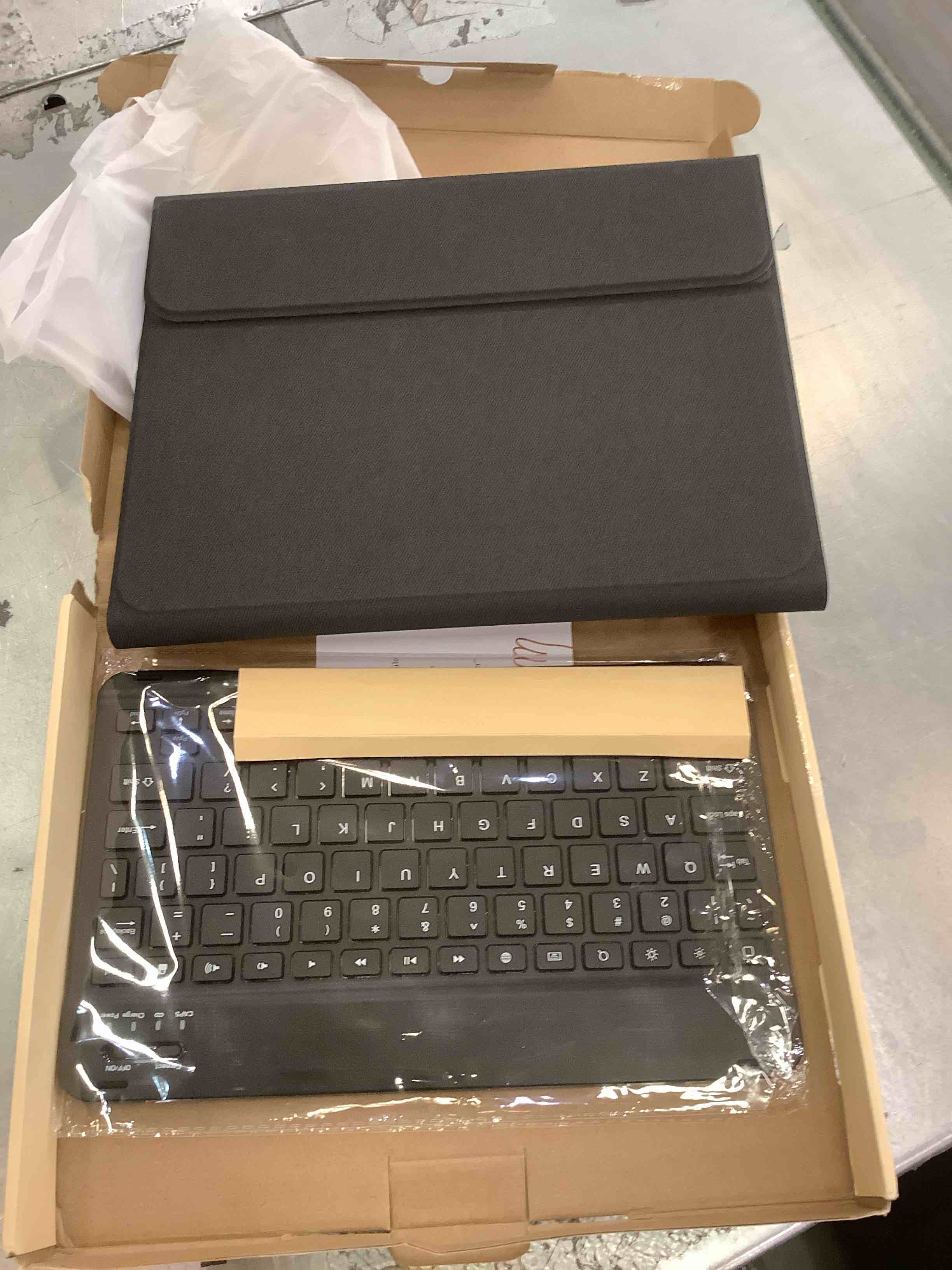 https://s3.amazonaws.com/lotting-images-prod/BargainHunt/EXS01555817_1714066886041.jpeg