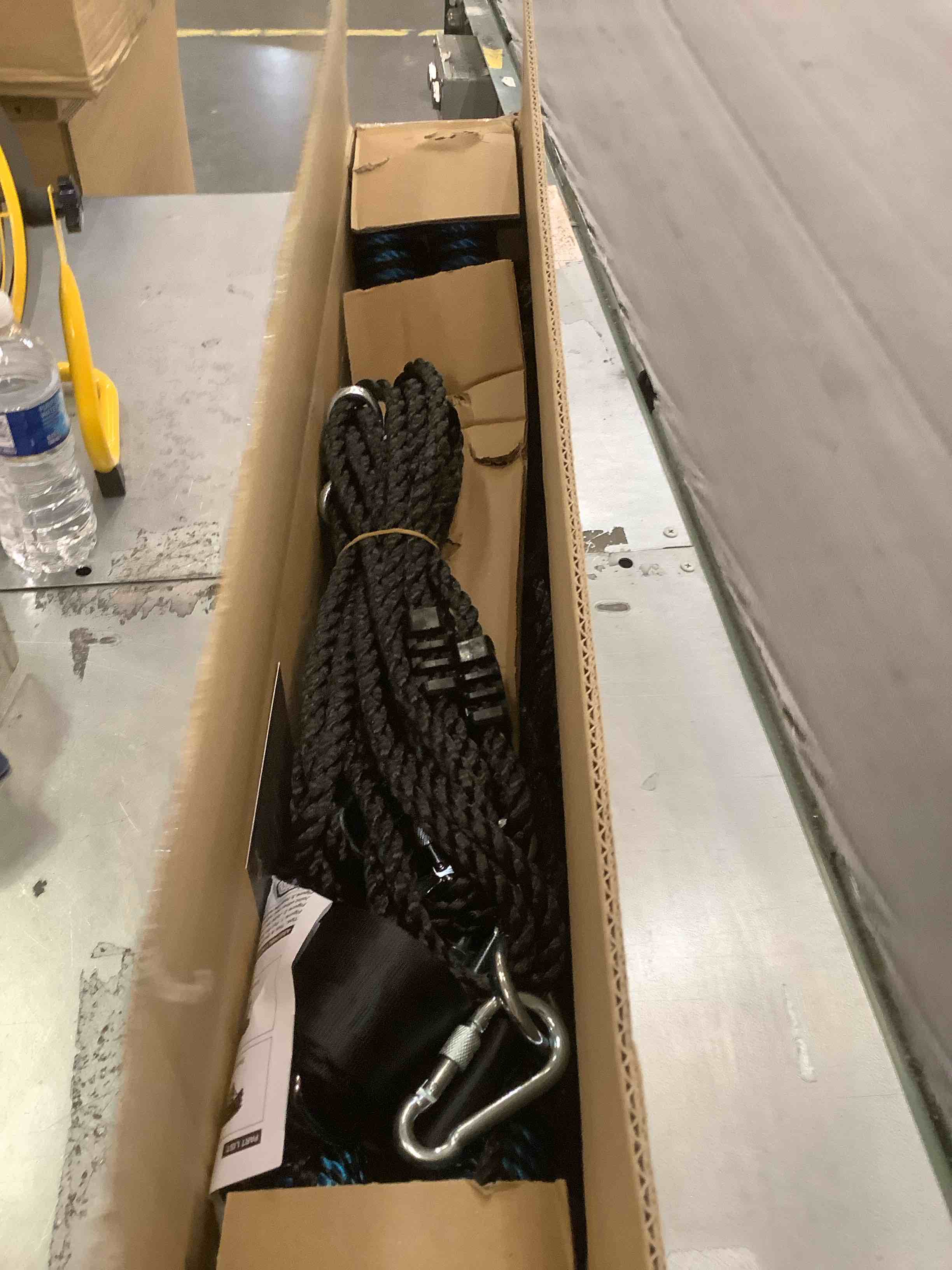 https://s3.amazonaws.com/lotting-images-prod/BargainHunt/EXS01555824_1714069468362.jpeg