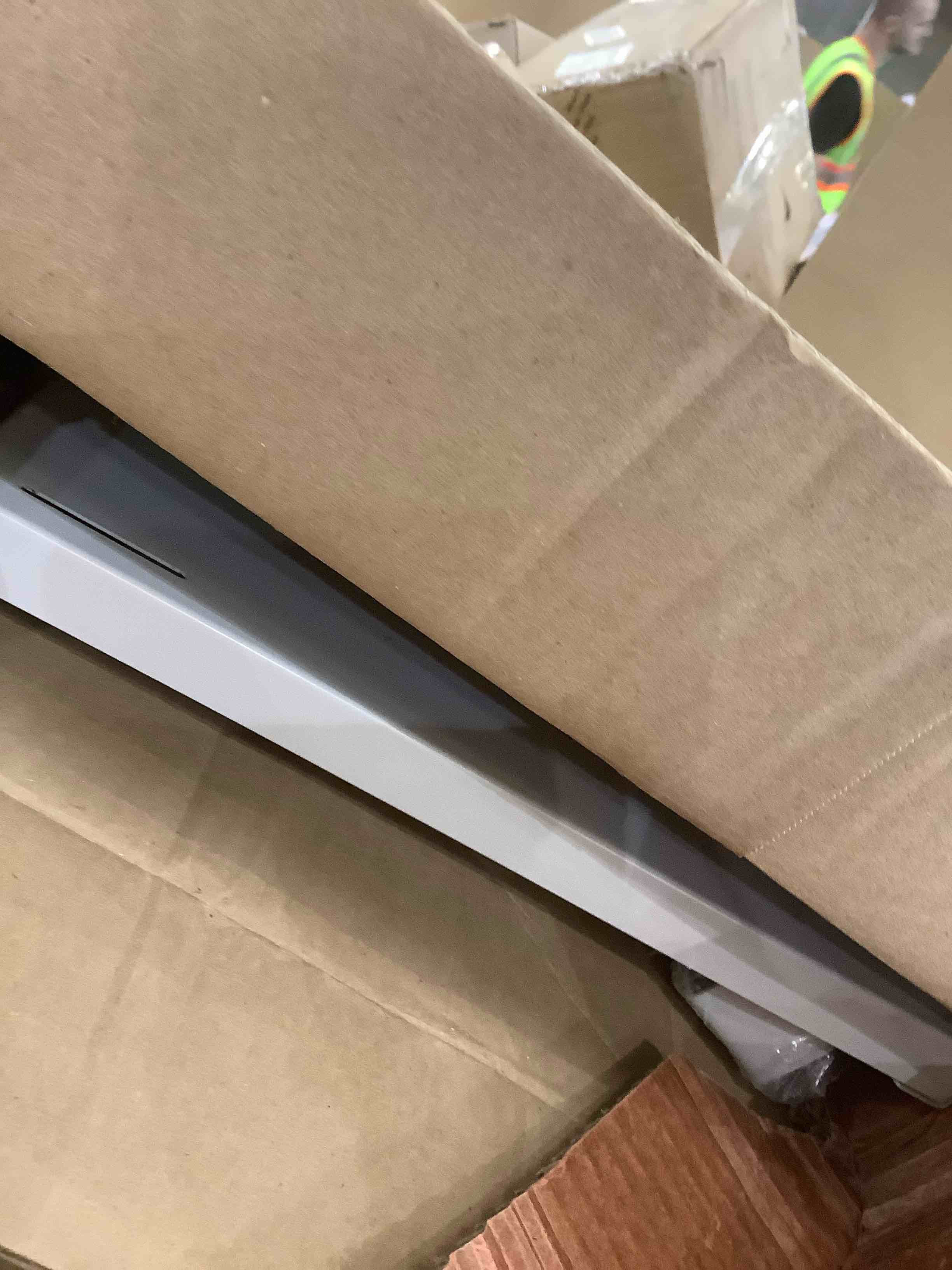 https://s3.amazonaws.com/lotting-images-prod/BargainHunt/EXS01555836_1714071672571.jpeg