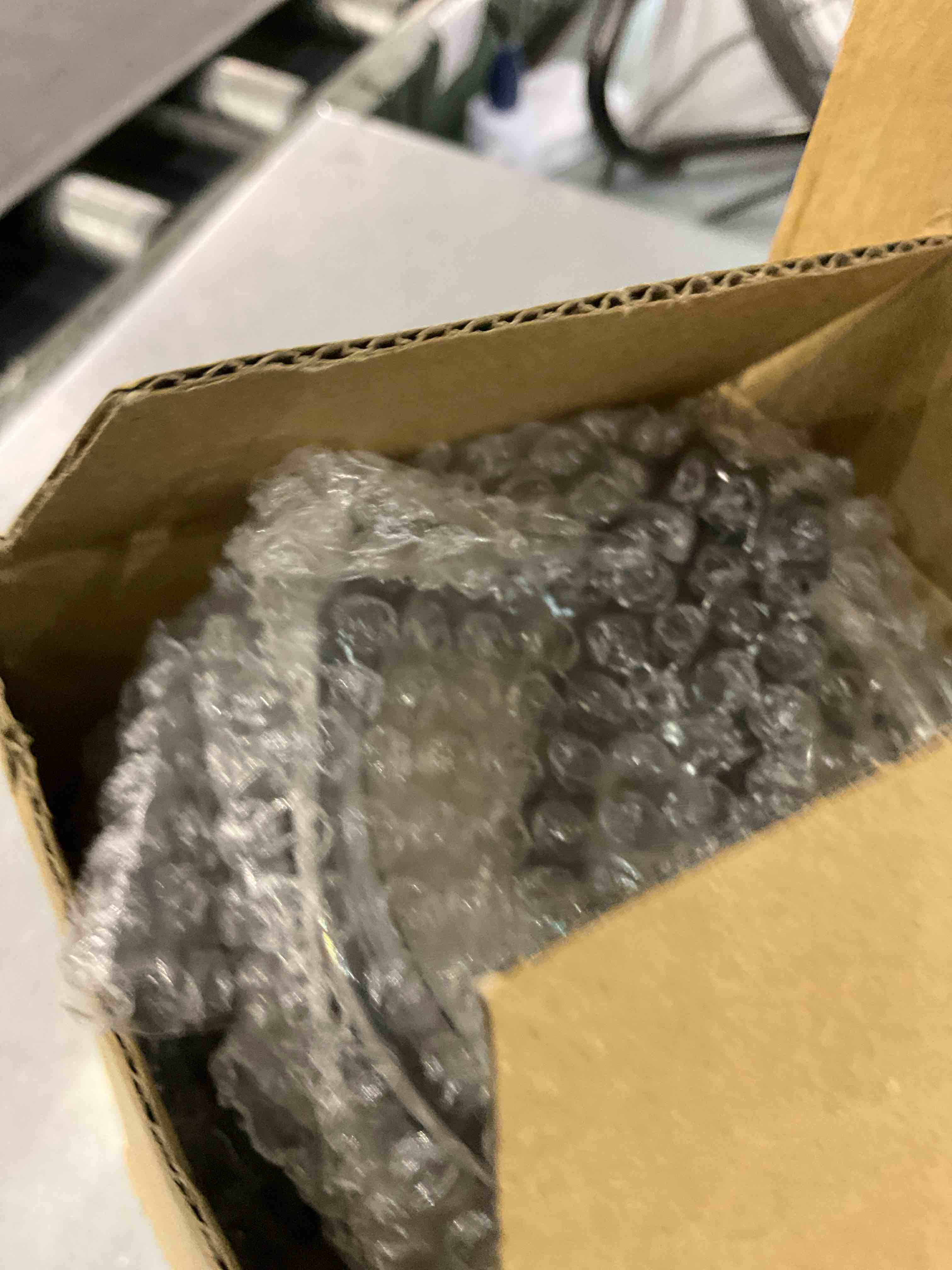 https://s3.amazonaws.com/lotting-images-prod/BargainHunt/EXS01556517_1714736182244.jpeg