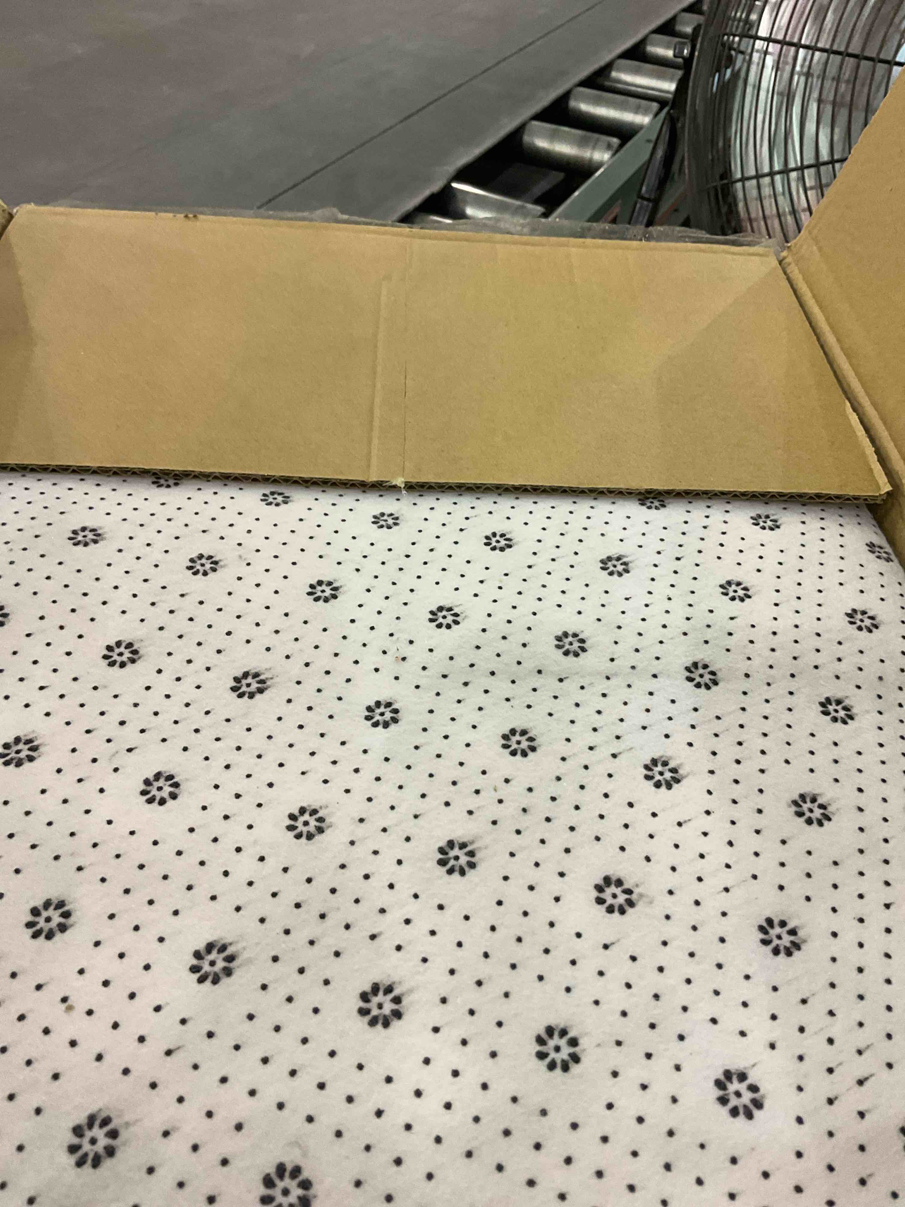 https://s3.amazonaws.com/lotting-images-prod/BargainHunt/EXS01556527_1714736798127.jpeg