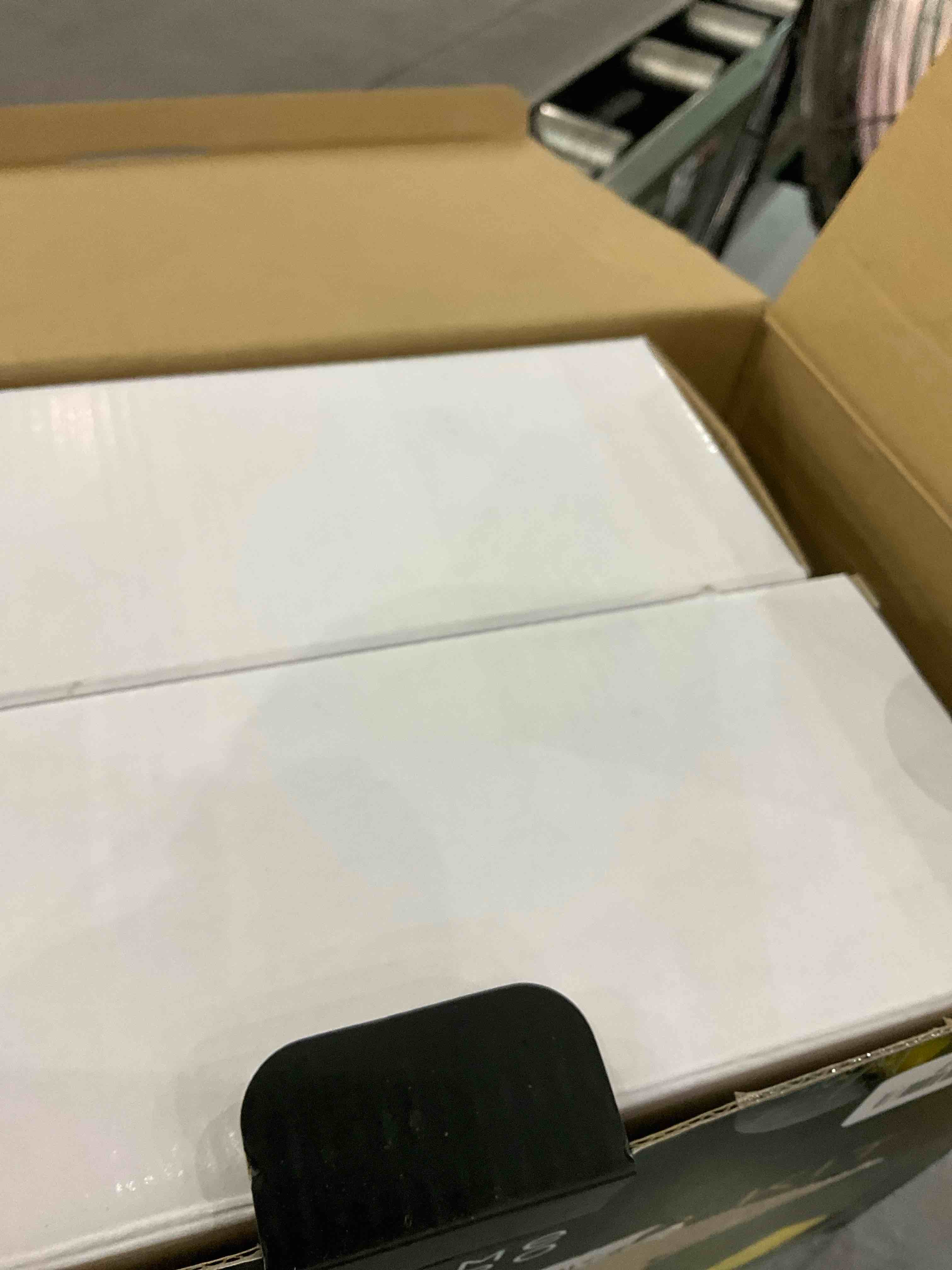 https://s3.amazonaws.com/lotting-images-prod/BargainHunt/EXS01556554_1714738438945.jpeg