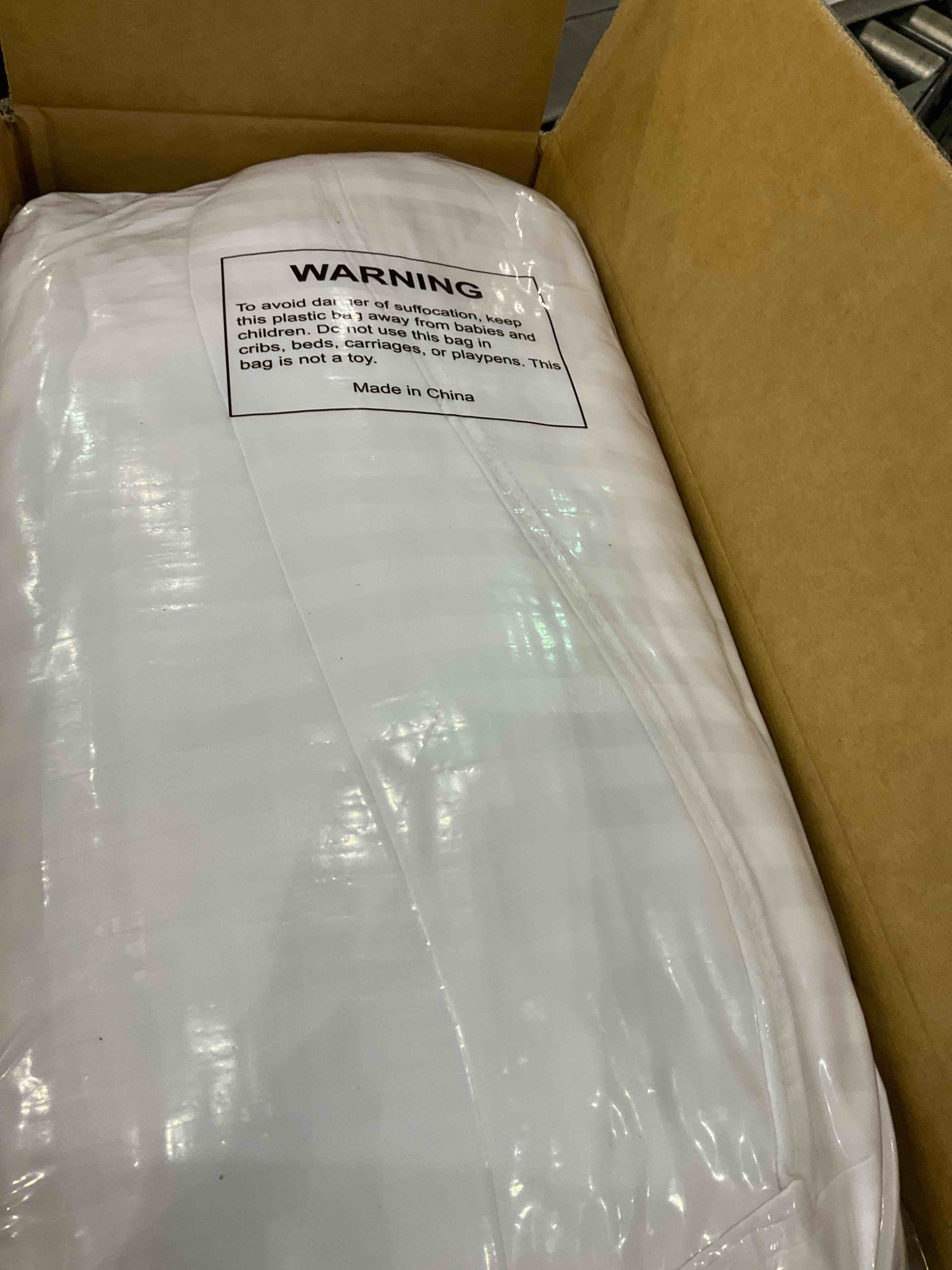 https://s3.amazonaws.com/lotting-images-prod/BargainHunt/EXS01556787_1715083105700.jpeg