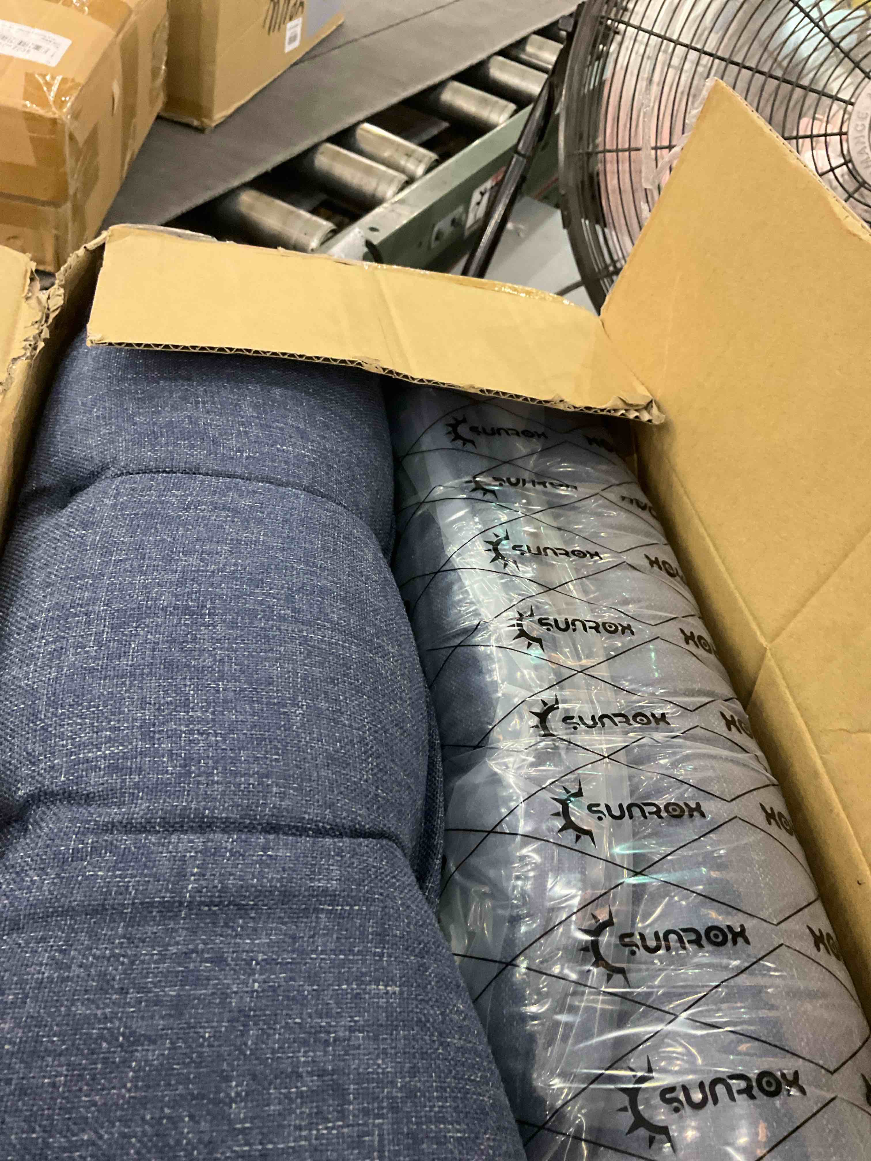 https://s3.amazonaws.com/lotting-images-prod/BargainHunt/EXS01556881_1715092941014.jpeg