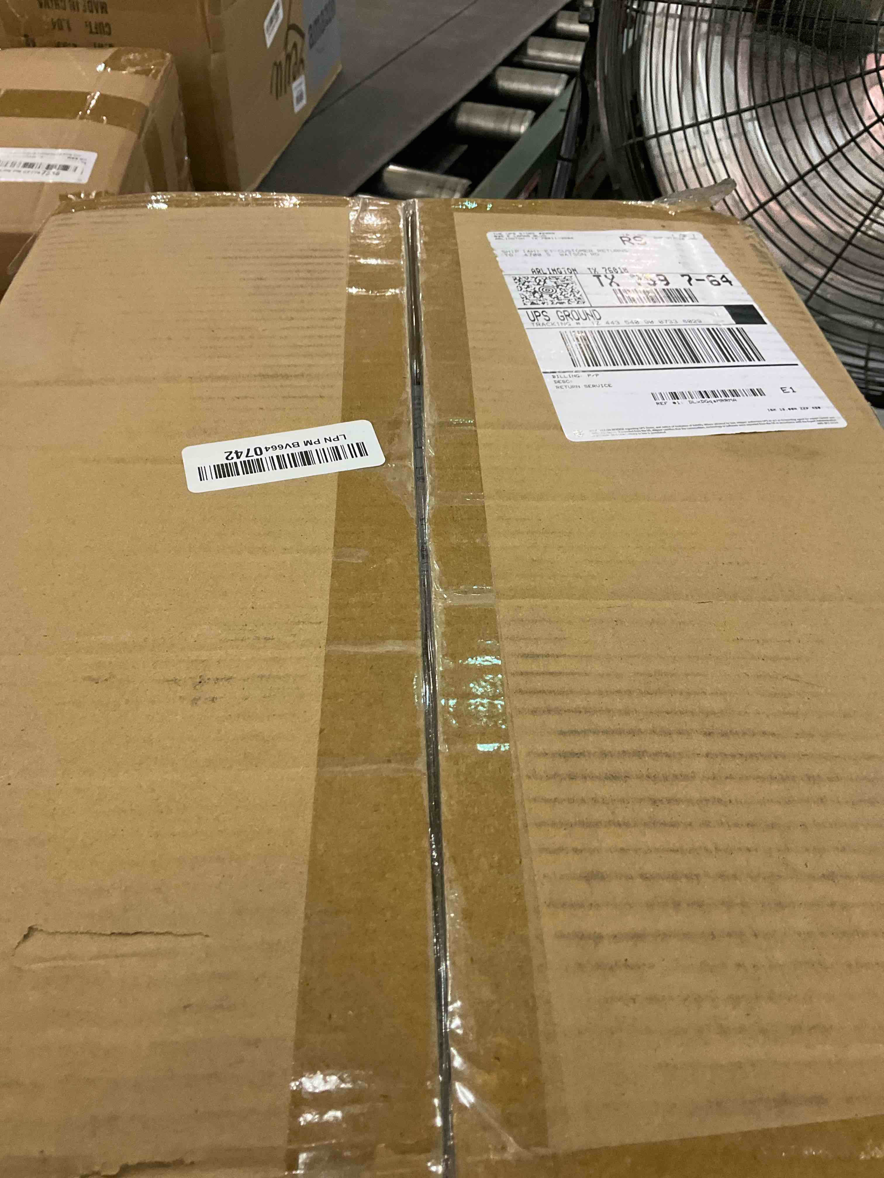 https://s3.amazonaws.com/lotting-images-prod/BargainHunt/EXS01556883_1715093045356.jpeg