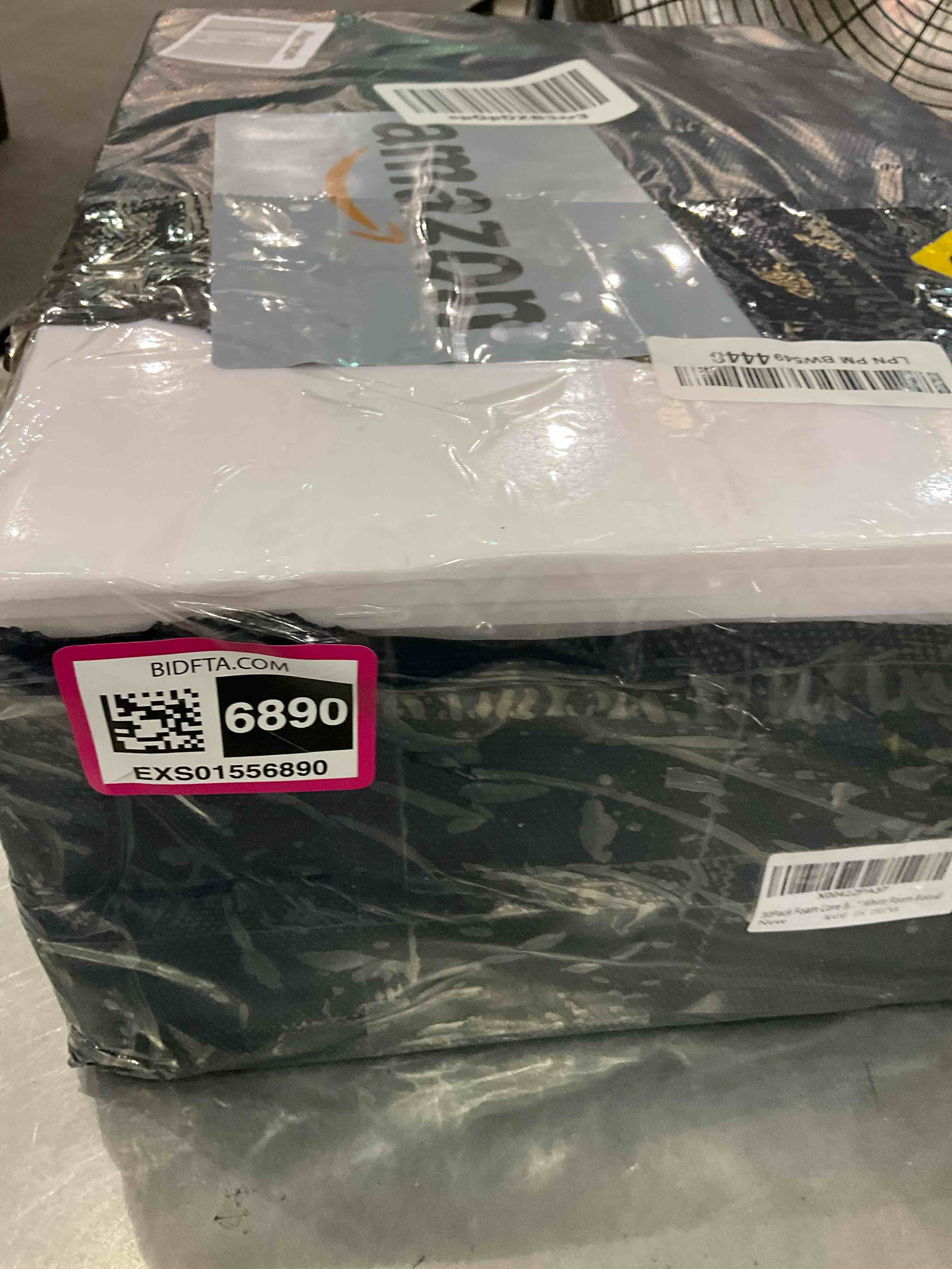 https://s3.amazonaws.com/lotting-images-prod/BargainHunt/EXS01556890_1715094124689.jpeg