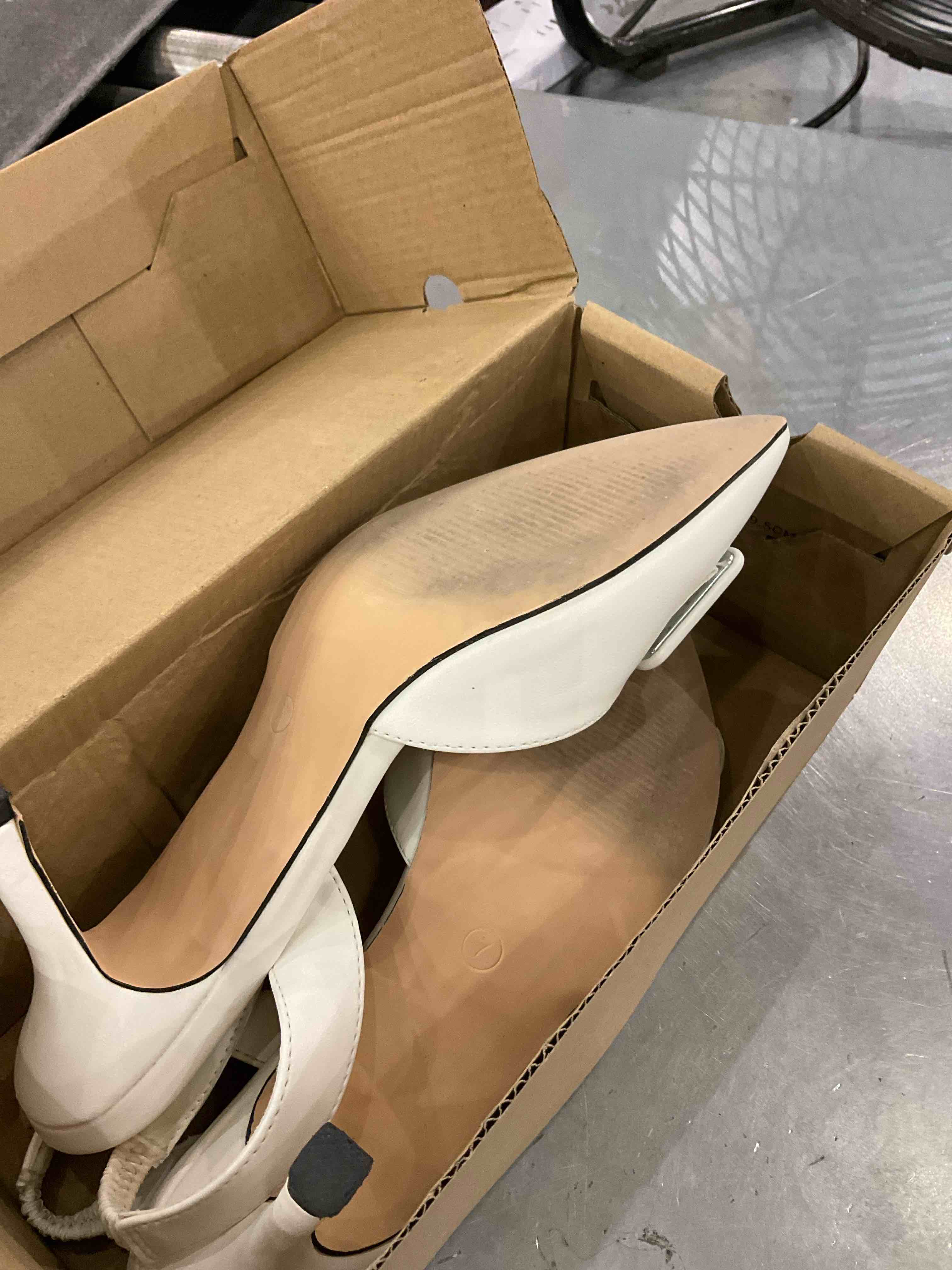 https://s3.amazonaws.com/lotting-images-prod/BargainHunt/EXS01556905_1715095083979.jpeg